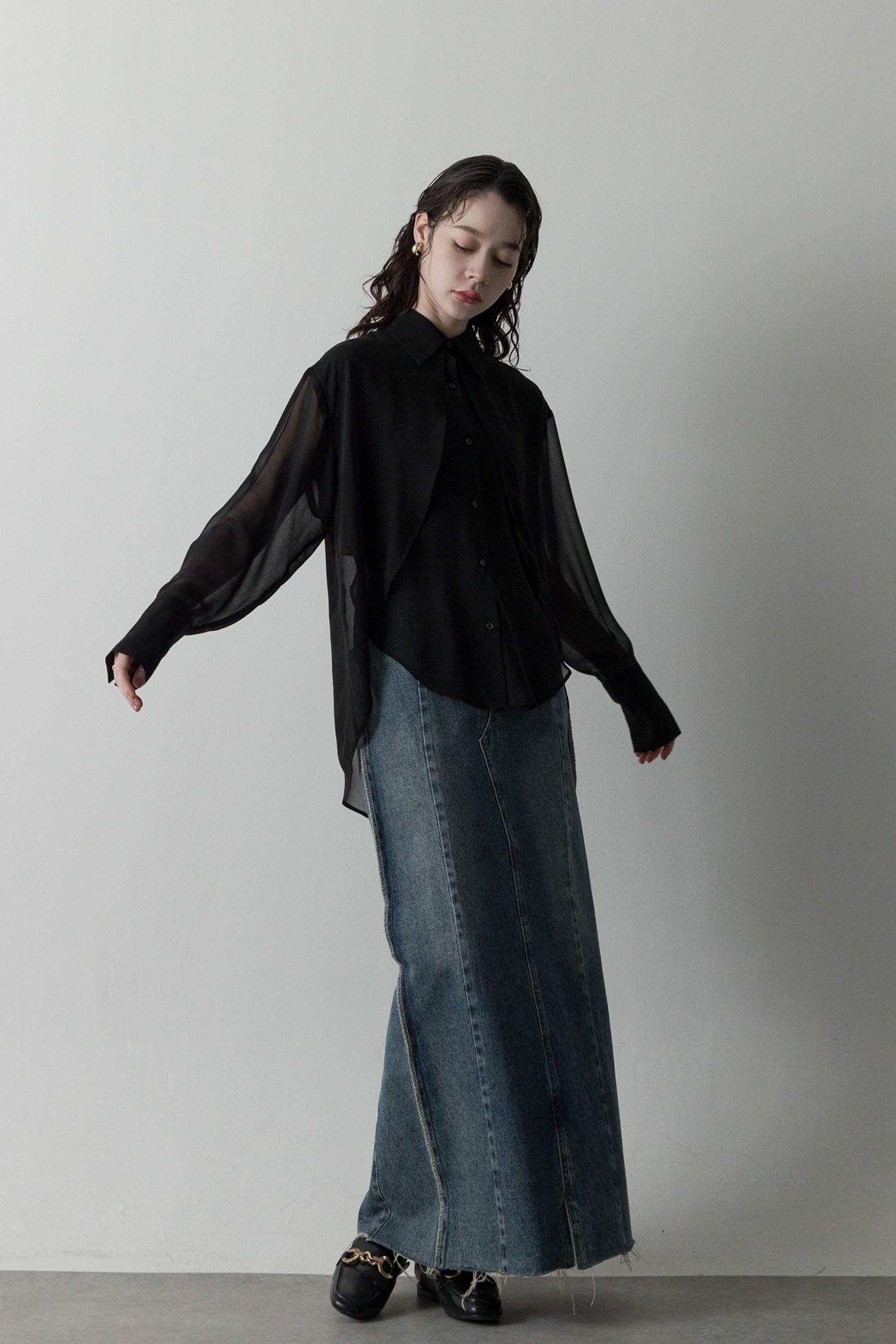 ラウンドカッティングブラウス