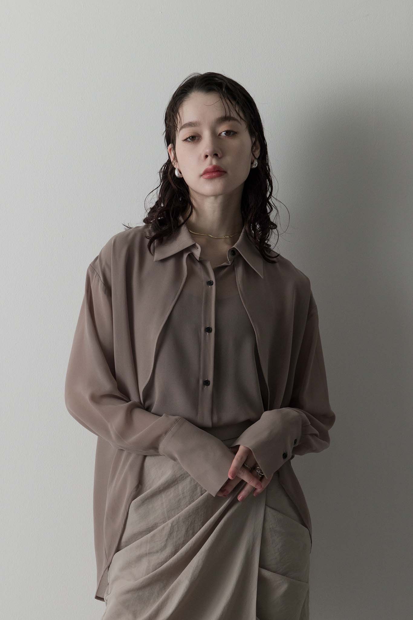 ラウンドカッティングブラウス