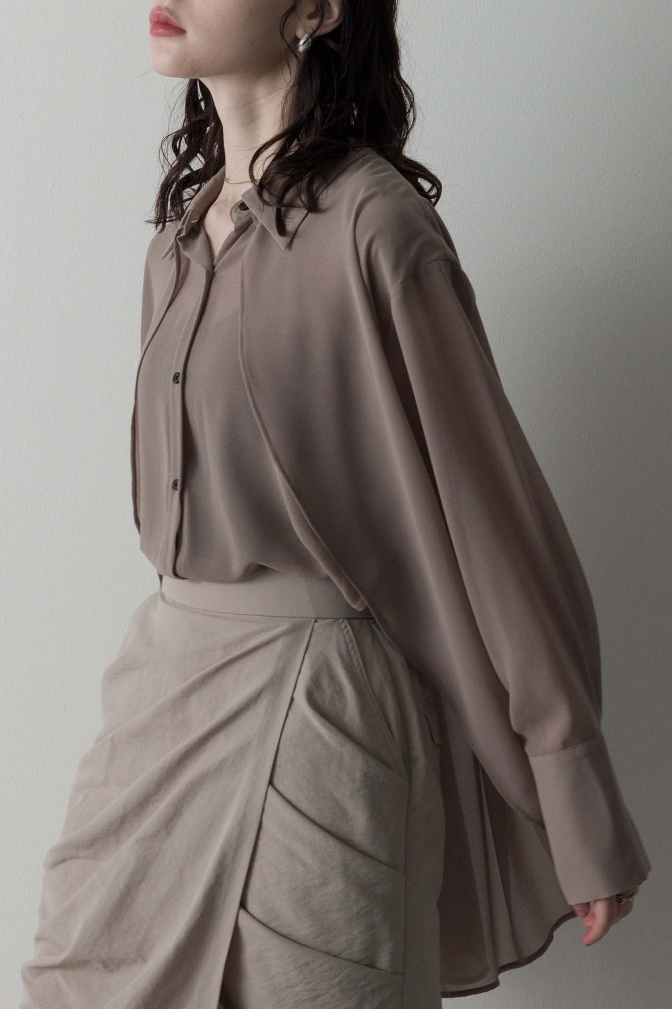 ラウンドカッティングブラウス