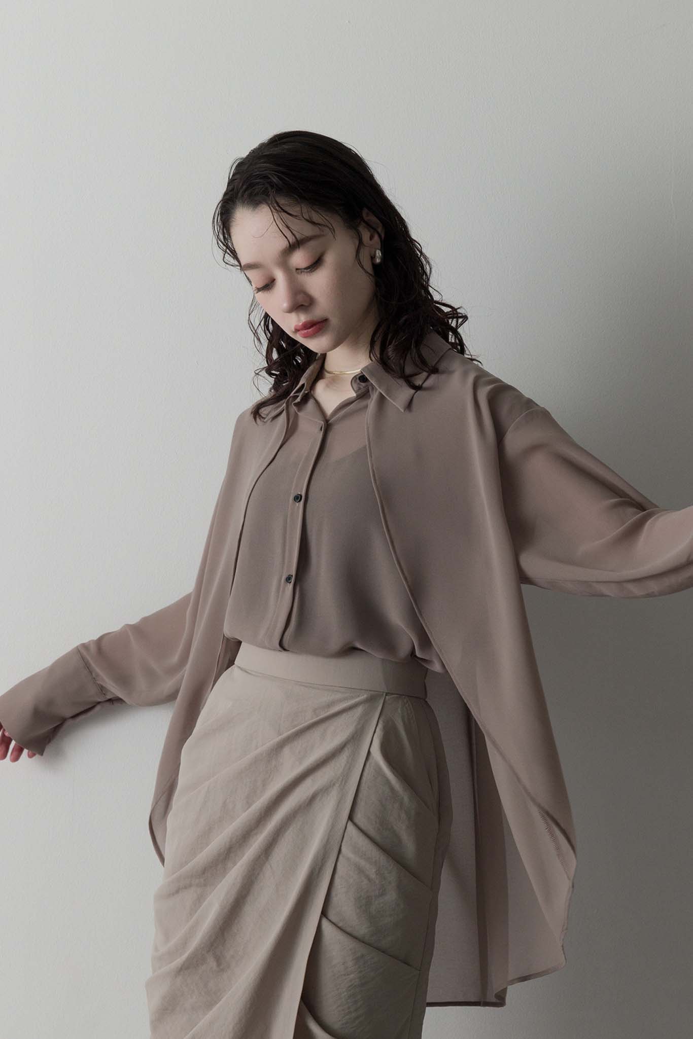 ラウンドカッティングブラウス