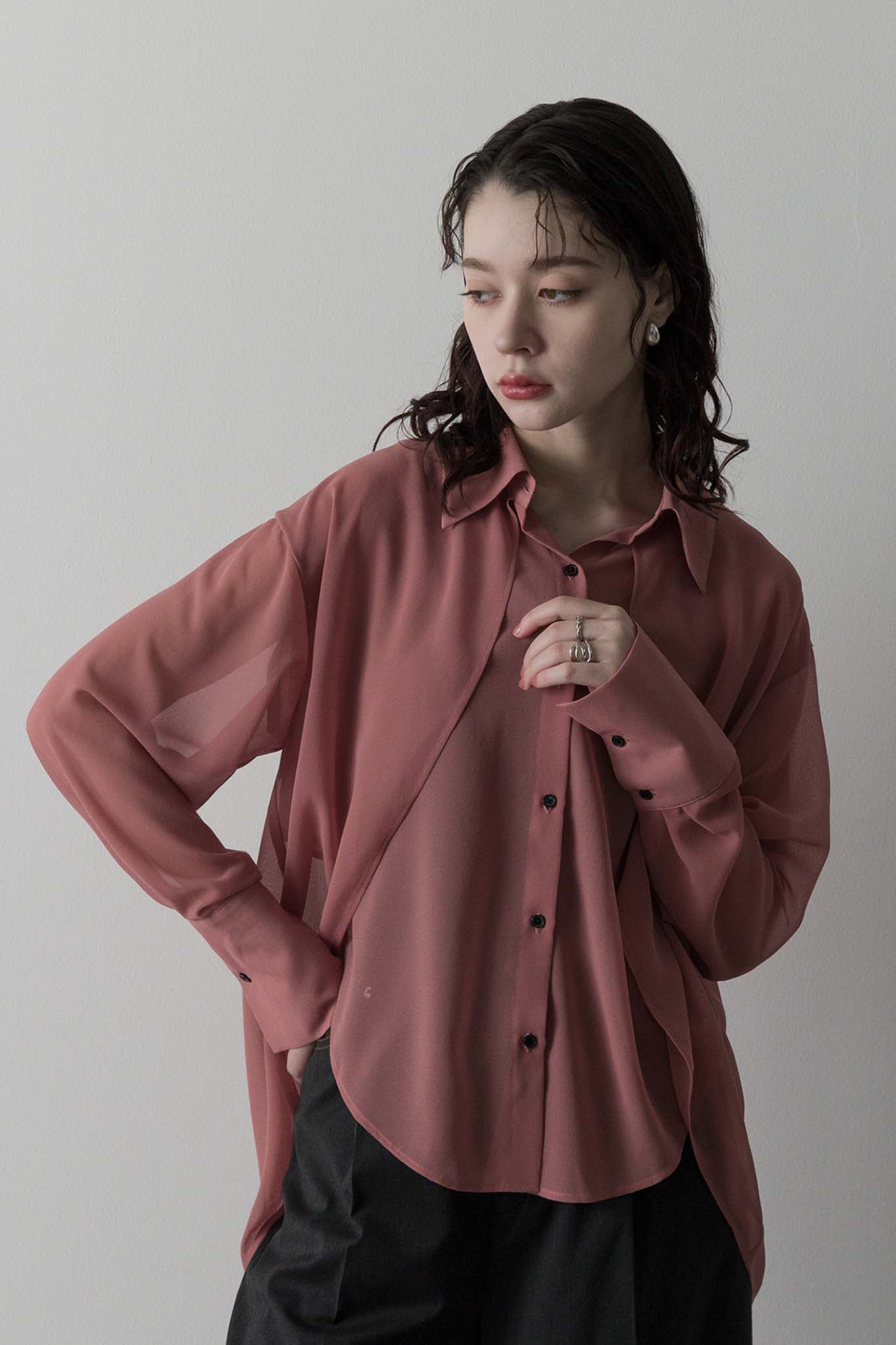 ラウンドカッティングブラウス