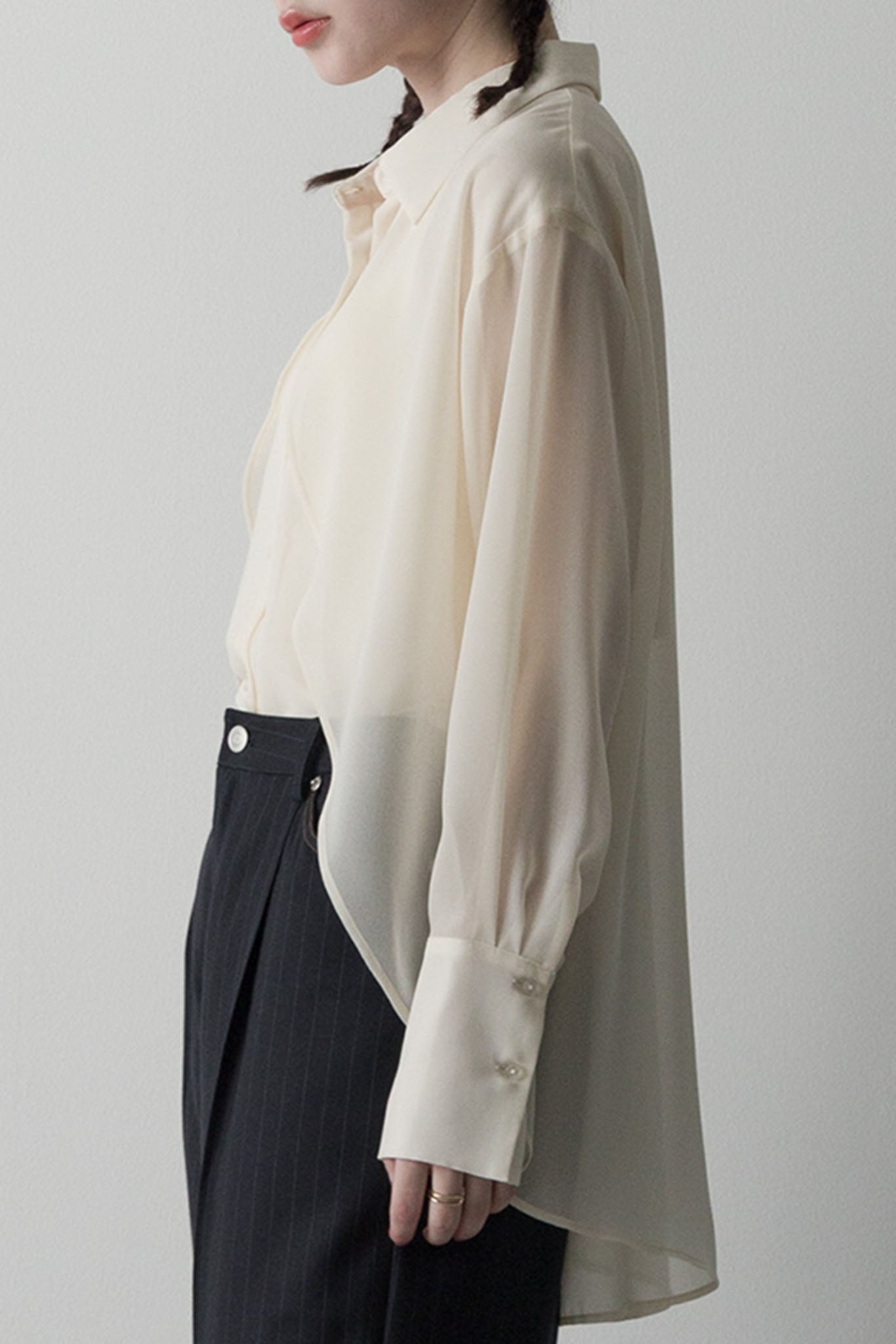 ラウンドカッティングブラウス