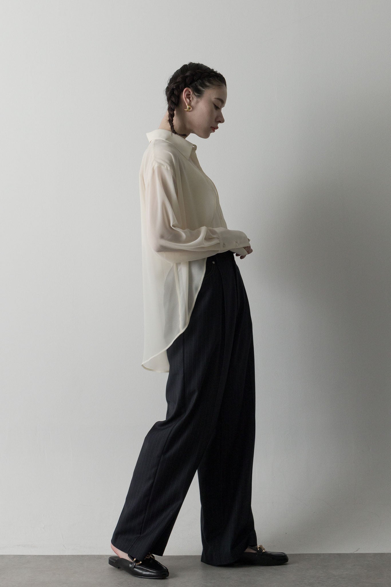 ラウンドカッティングブラウス