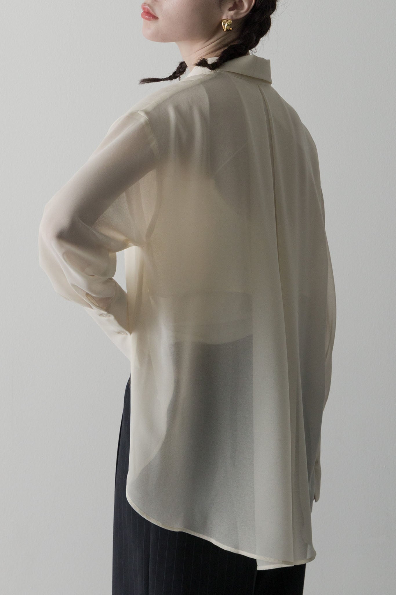 ラウンドカッティングブラウス