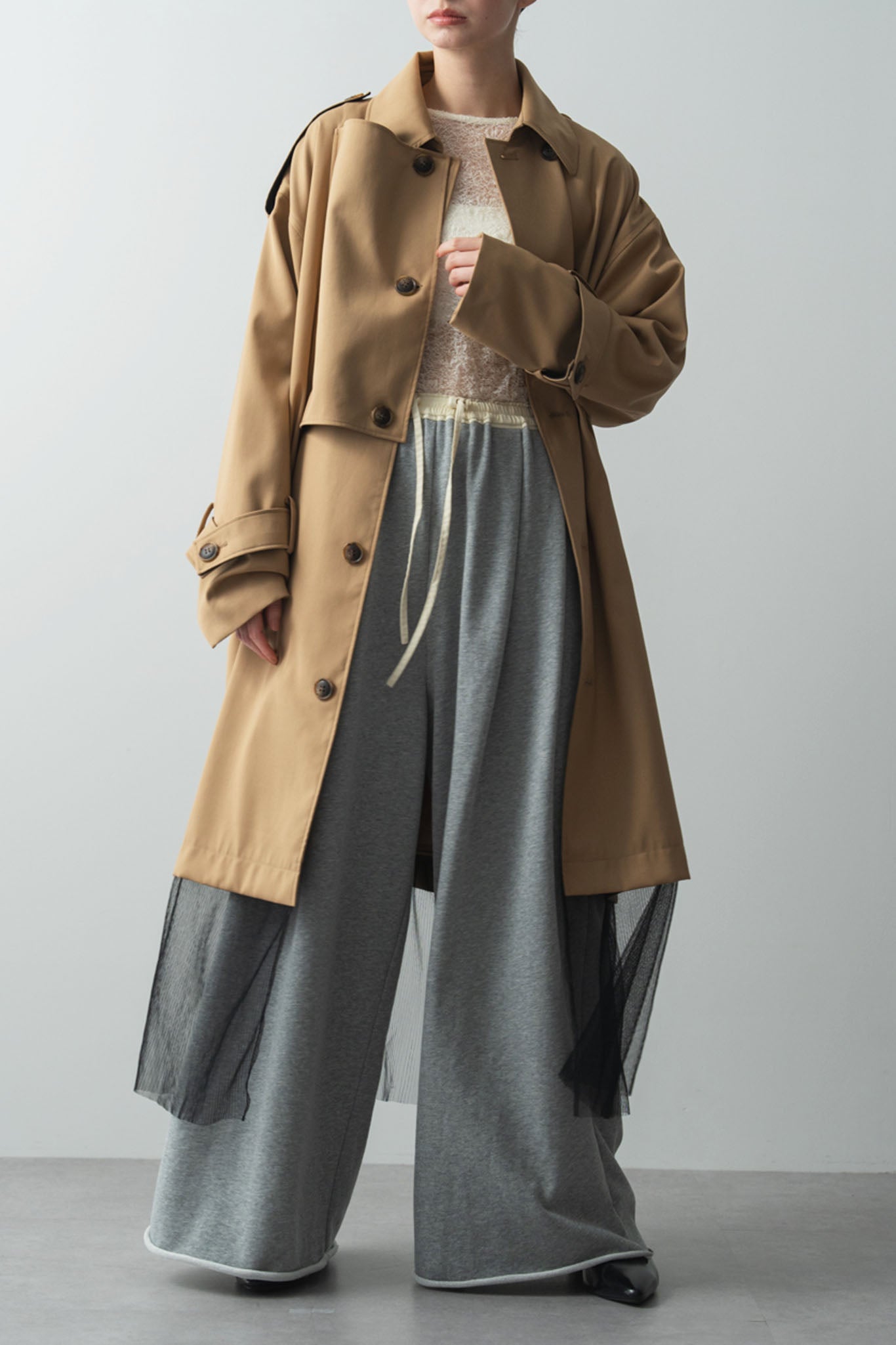 バイカラートレンチコート