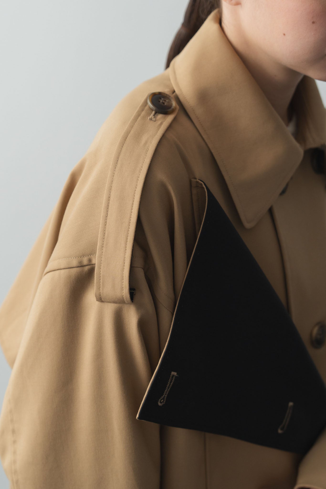 バイカラートレンチコート