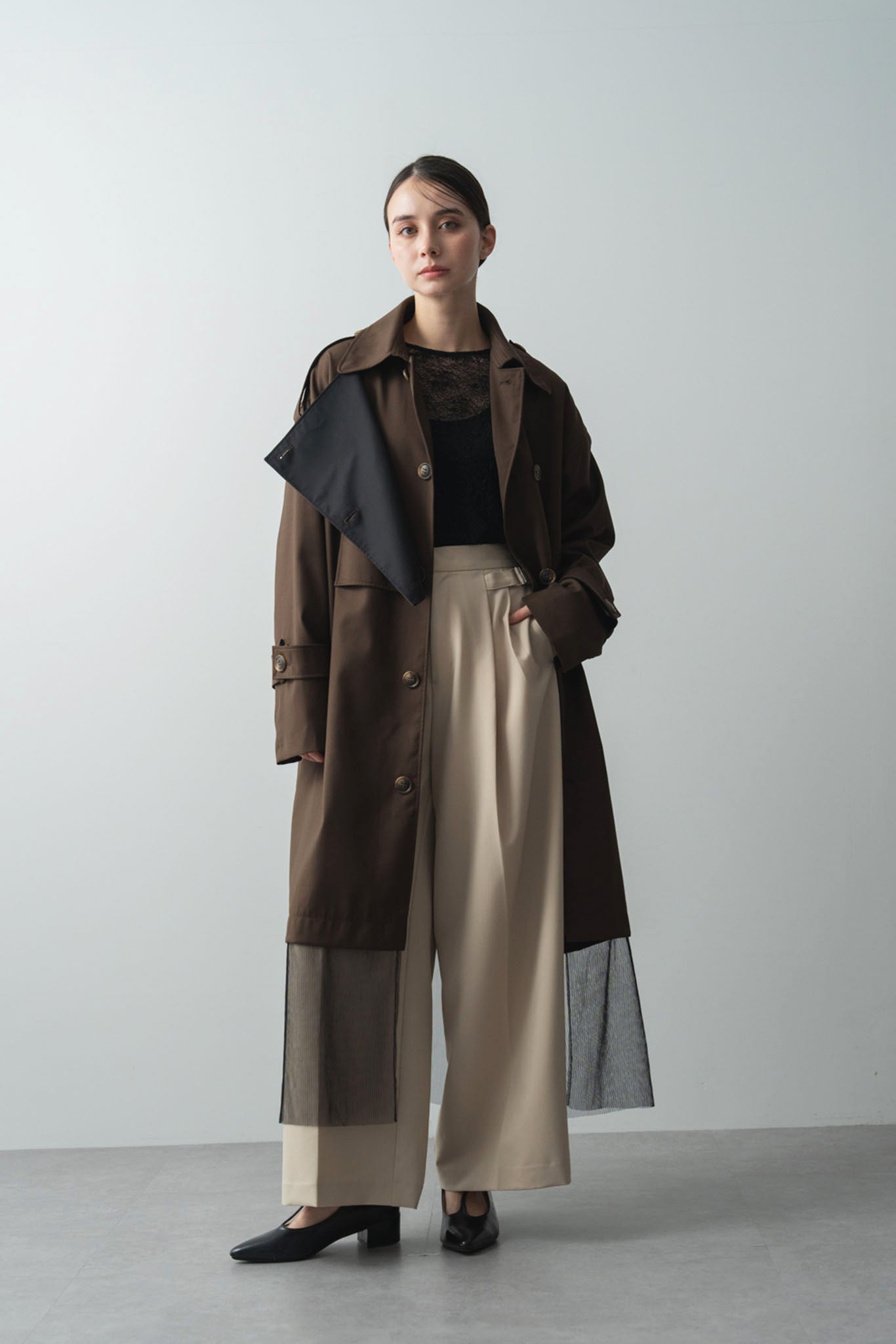 バイカラートレンチコート