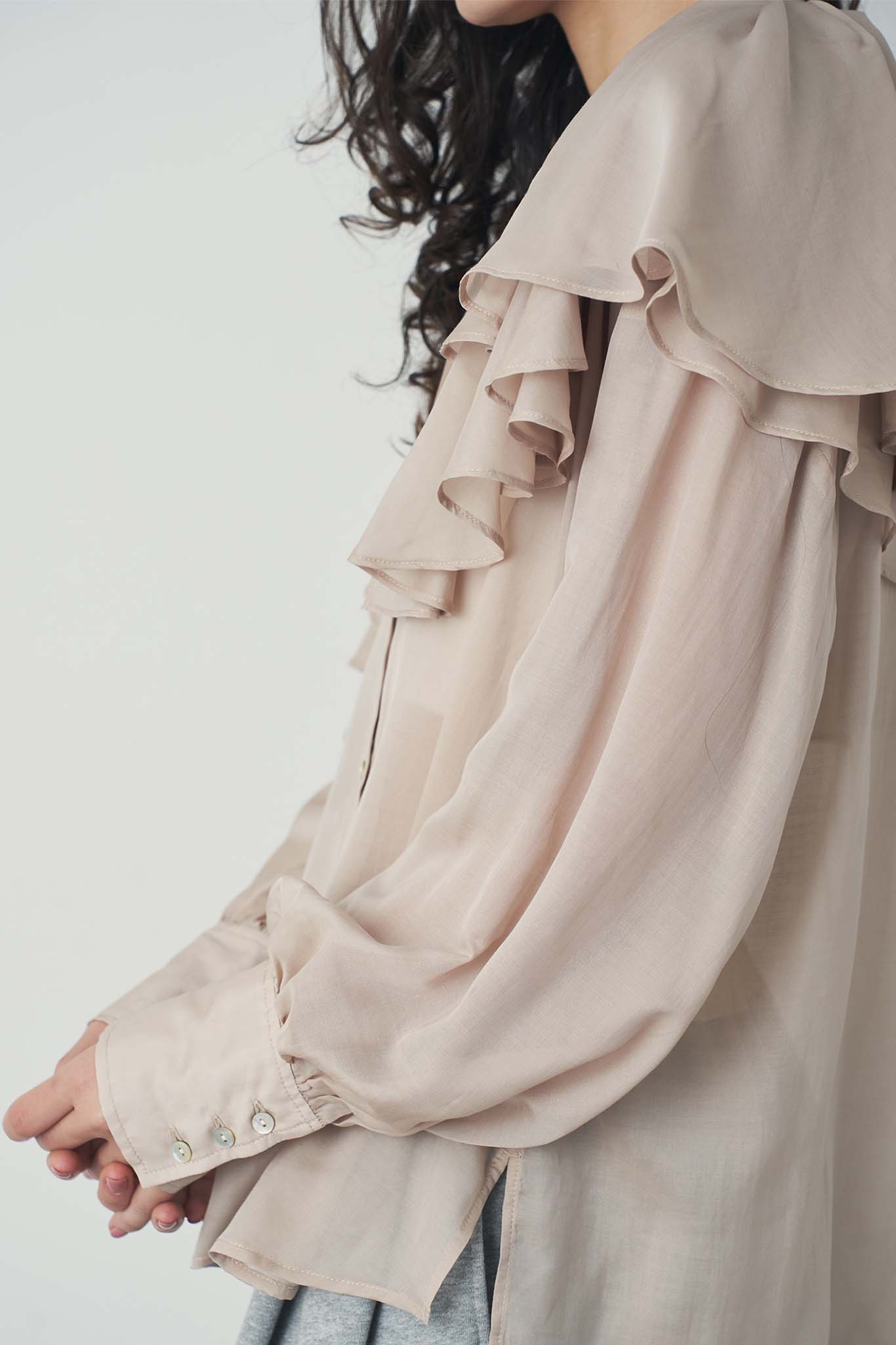 シアアシメラッフルブラウス