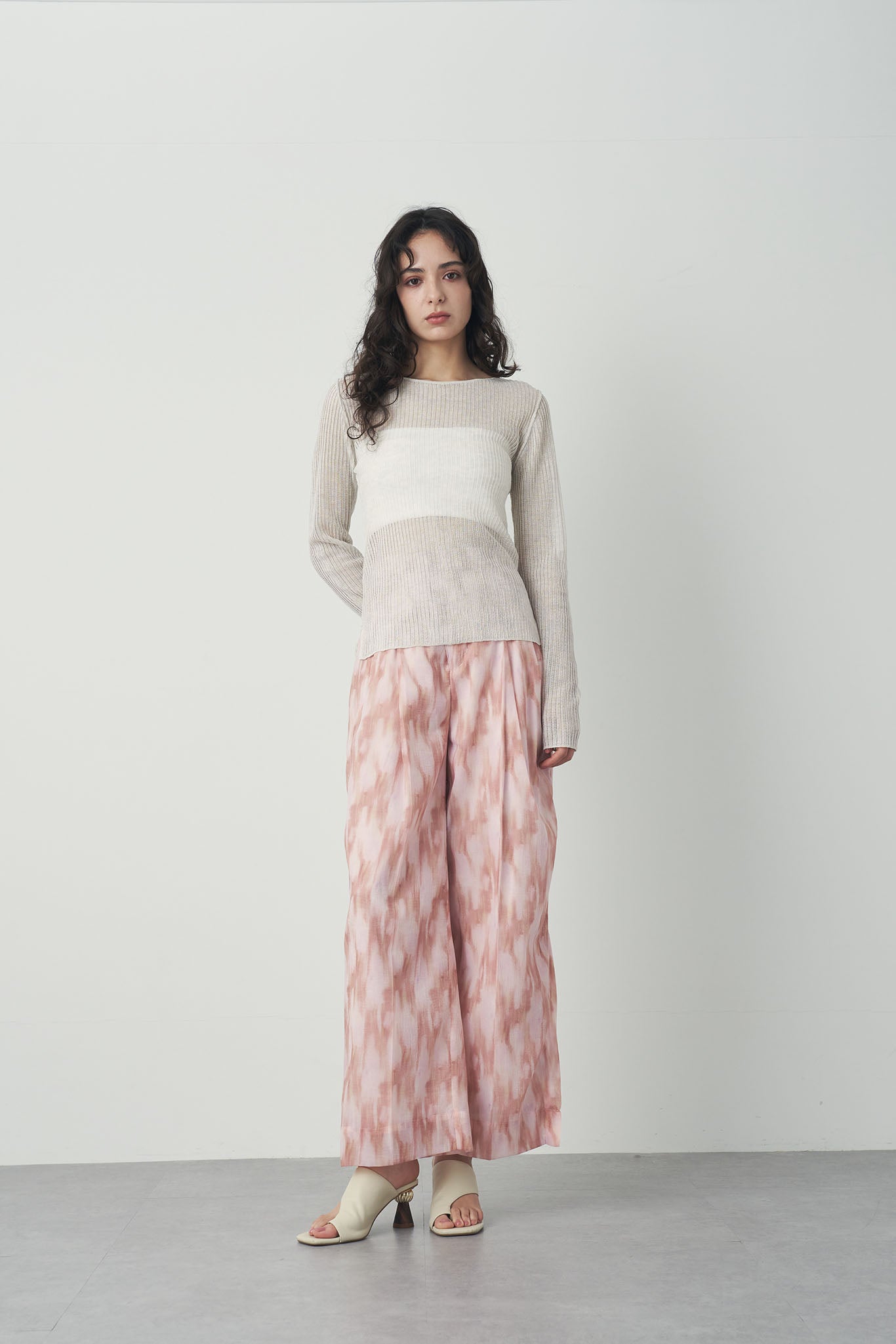 シアープリーツトップス