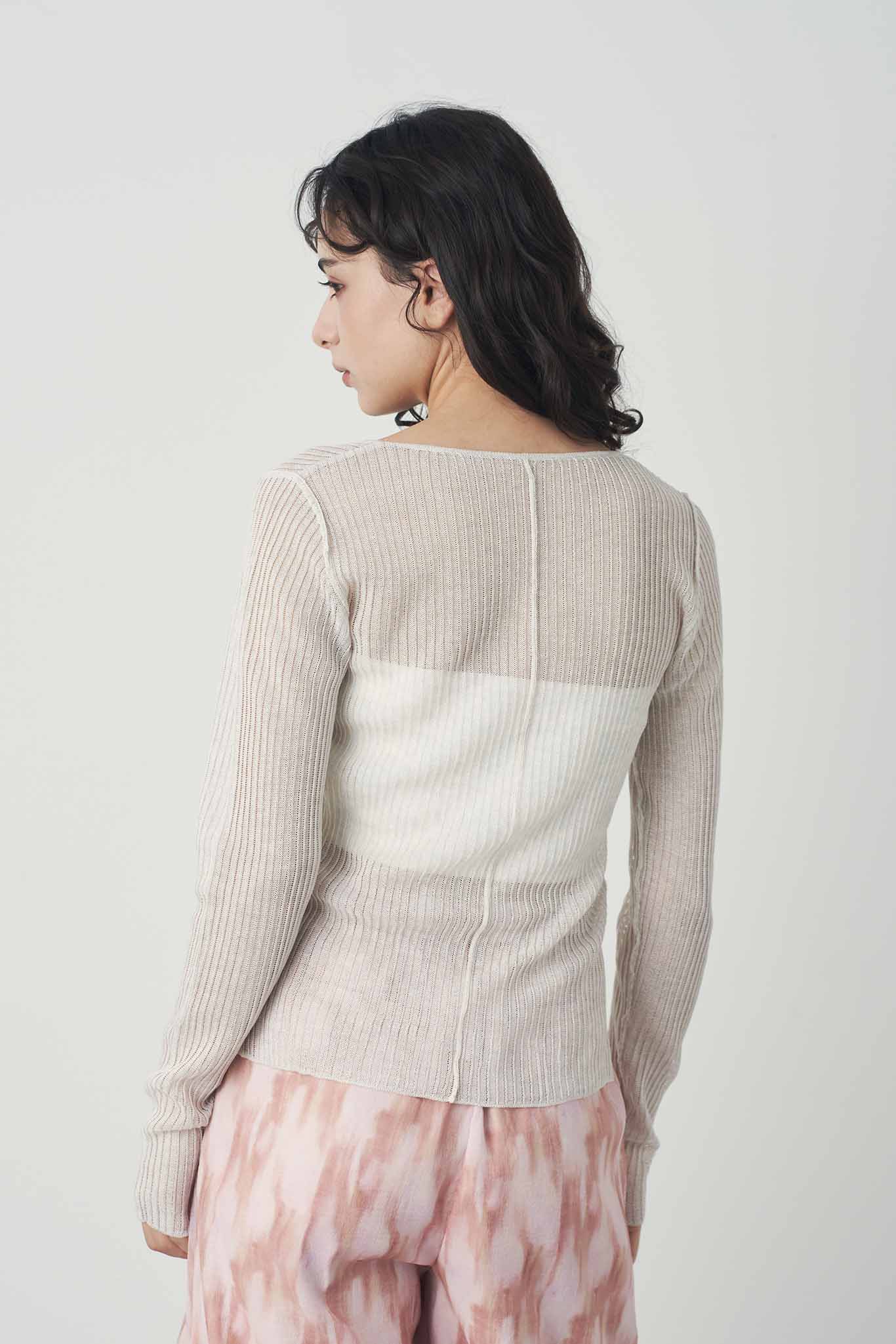 シアープリーツトップス