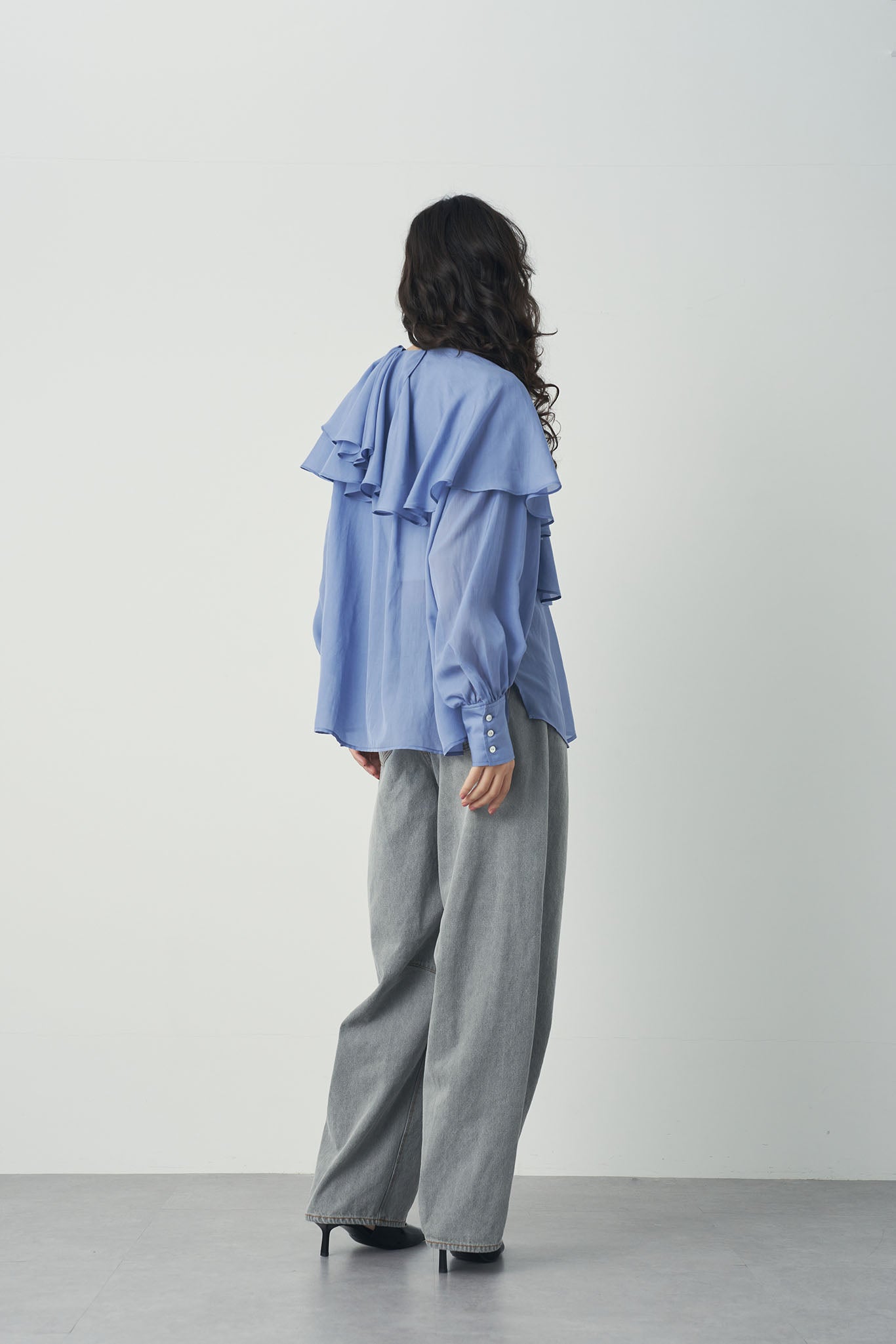 シアアシメラッフルブラウス