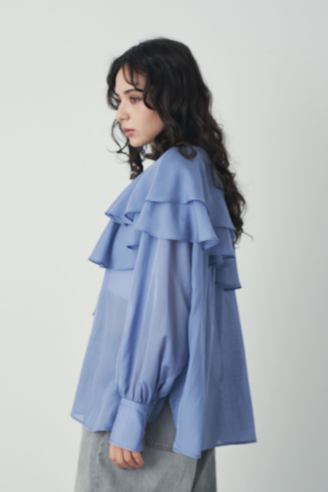 シアアシメラッフルブラウス