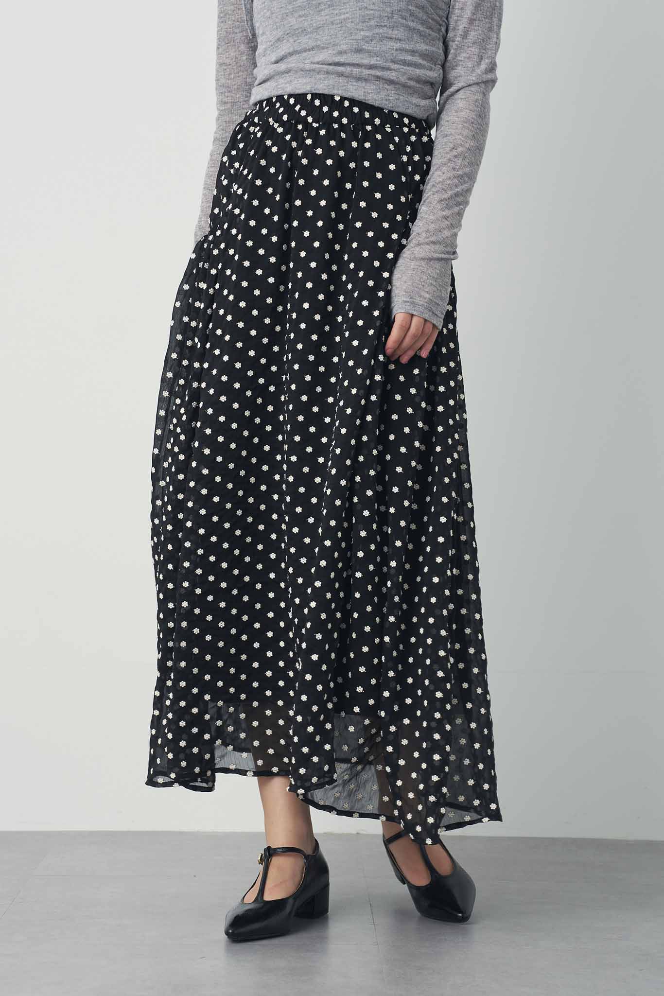 フラワー刺しゅうシアギャザースカート