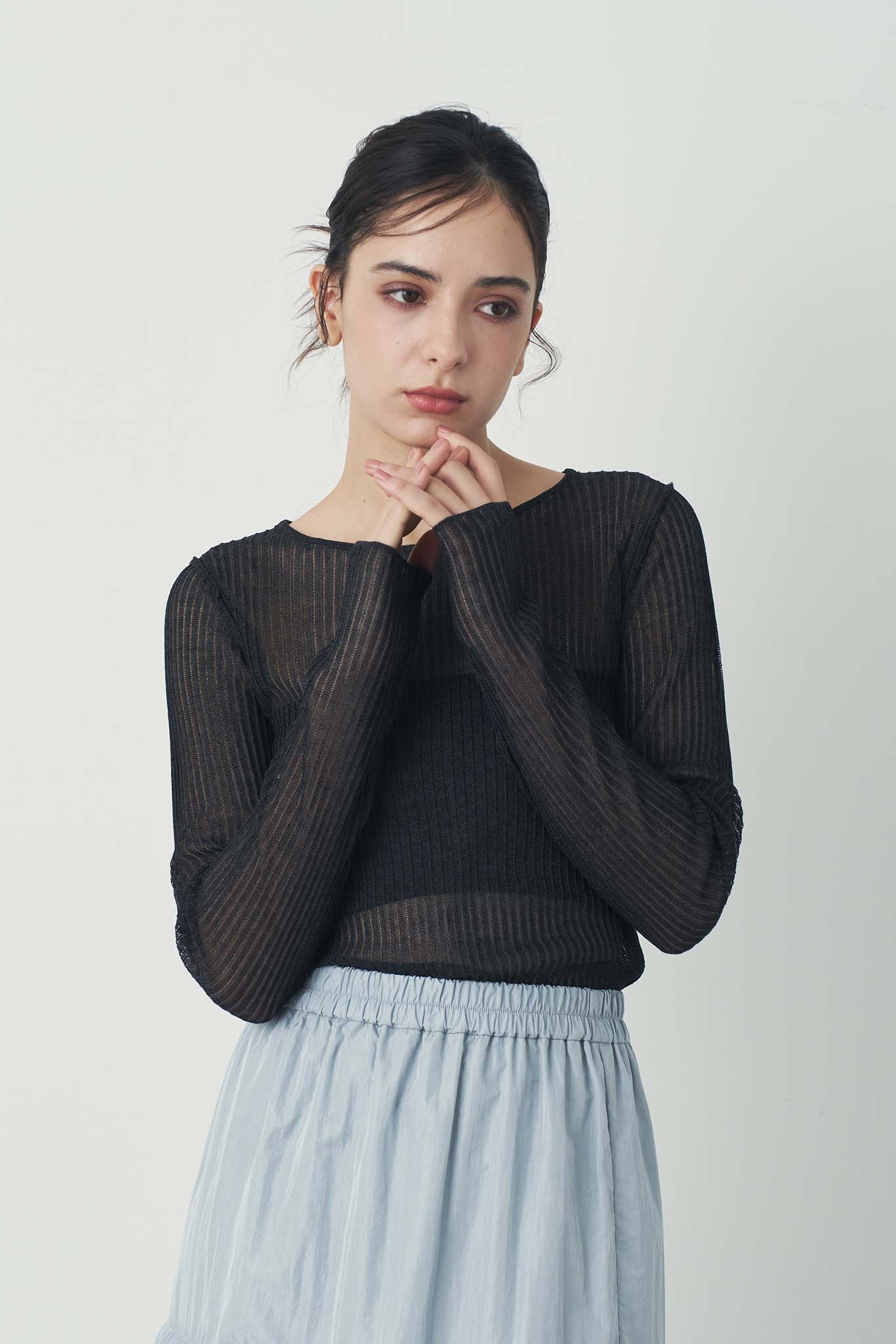 シアープリーツトップス