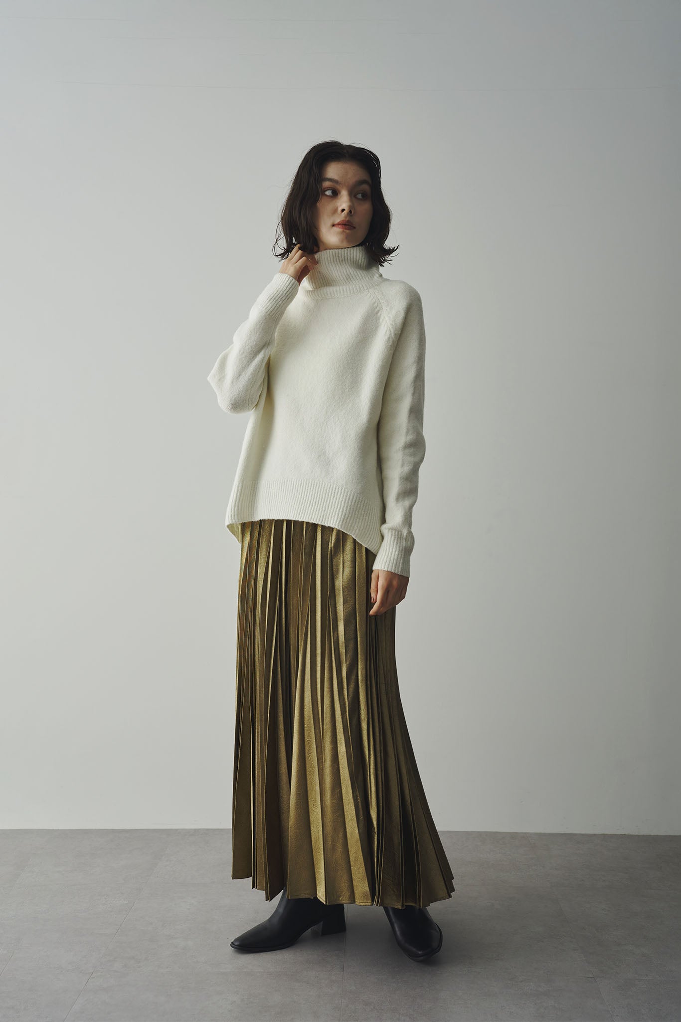 ハイネックモールヤーンニット