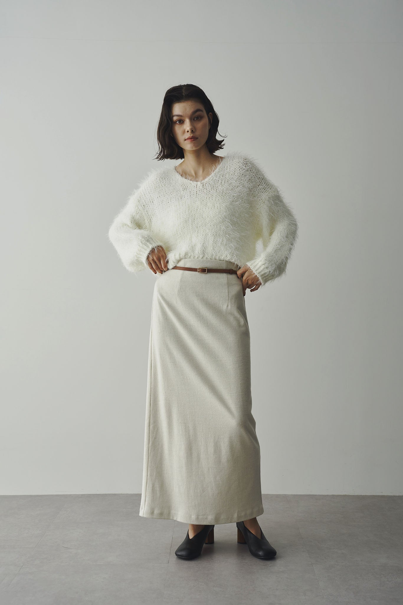 Vネックフェザーヤーンニット