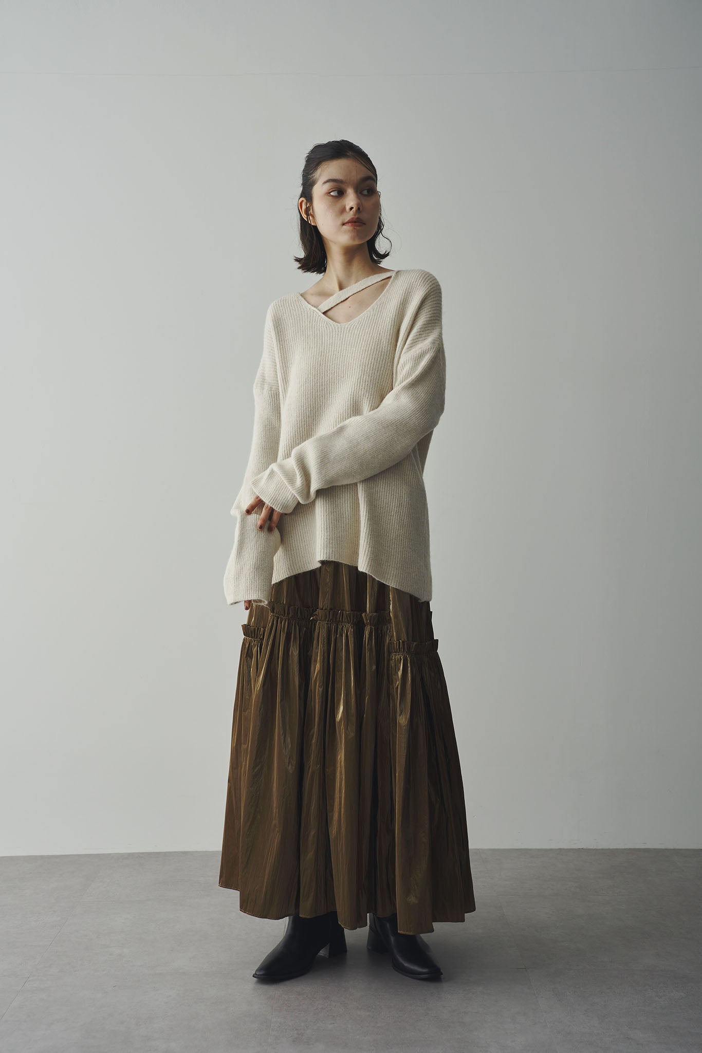One-sided neck design knit
