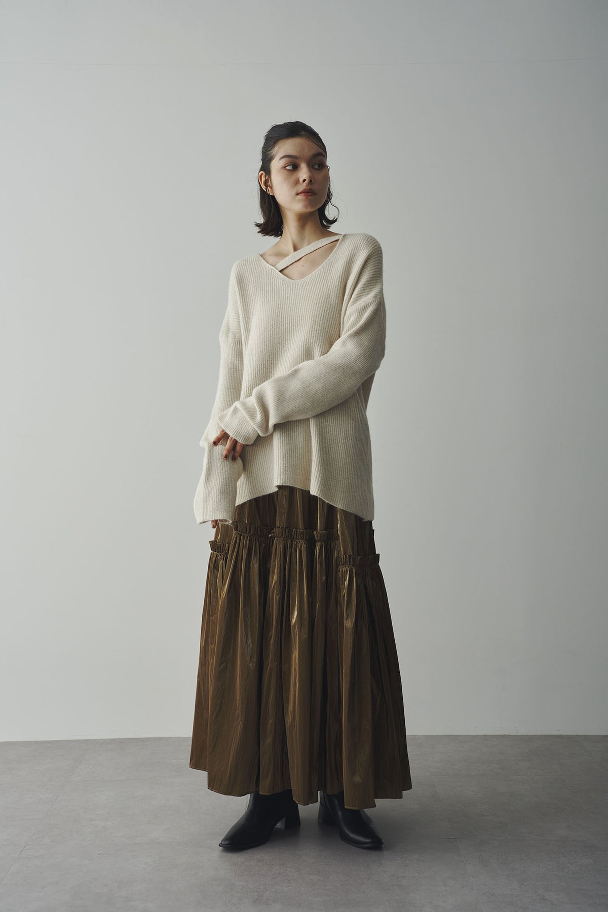 One-sided neck design knit