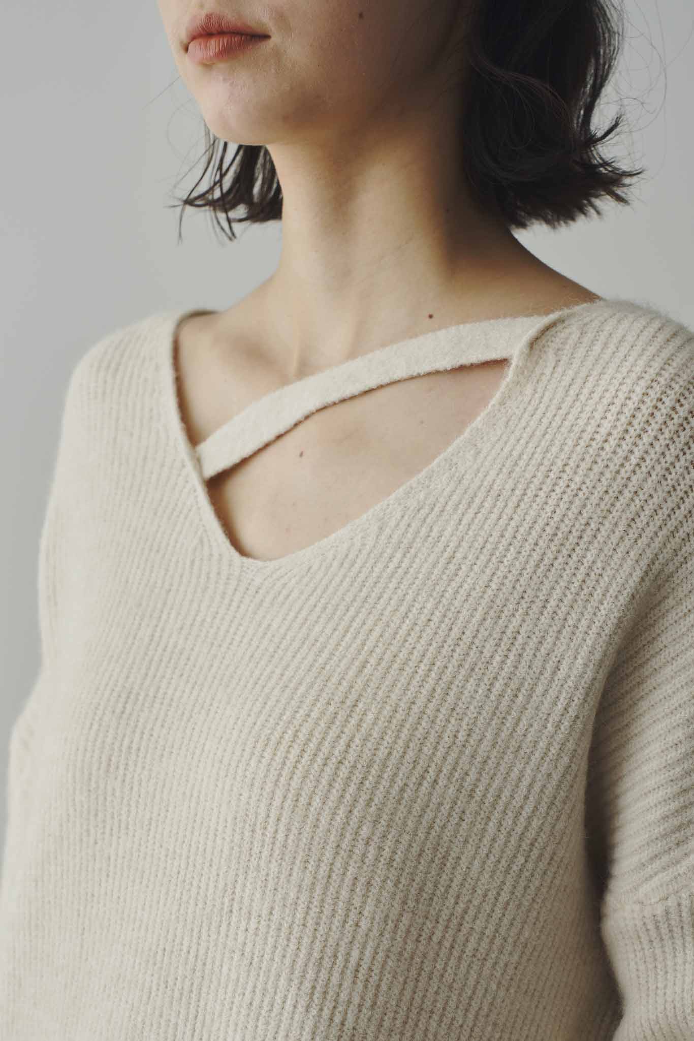 One-sided neck design knit