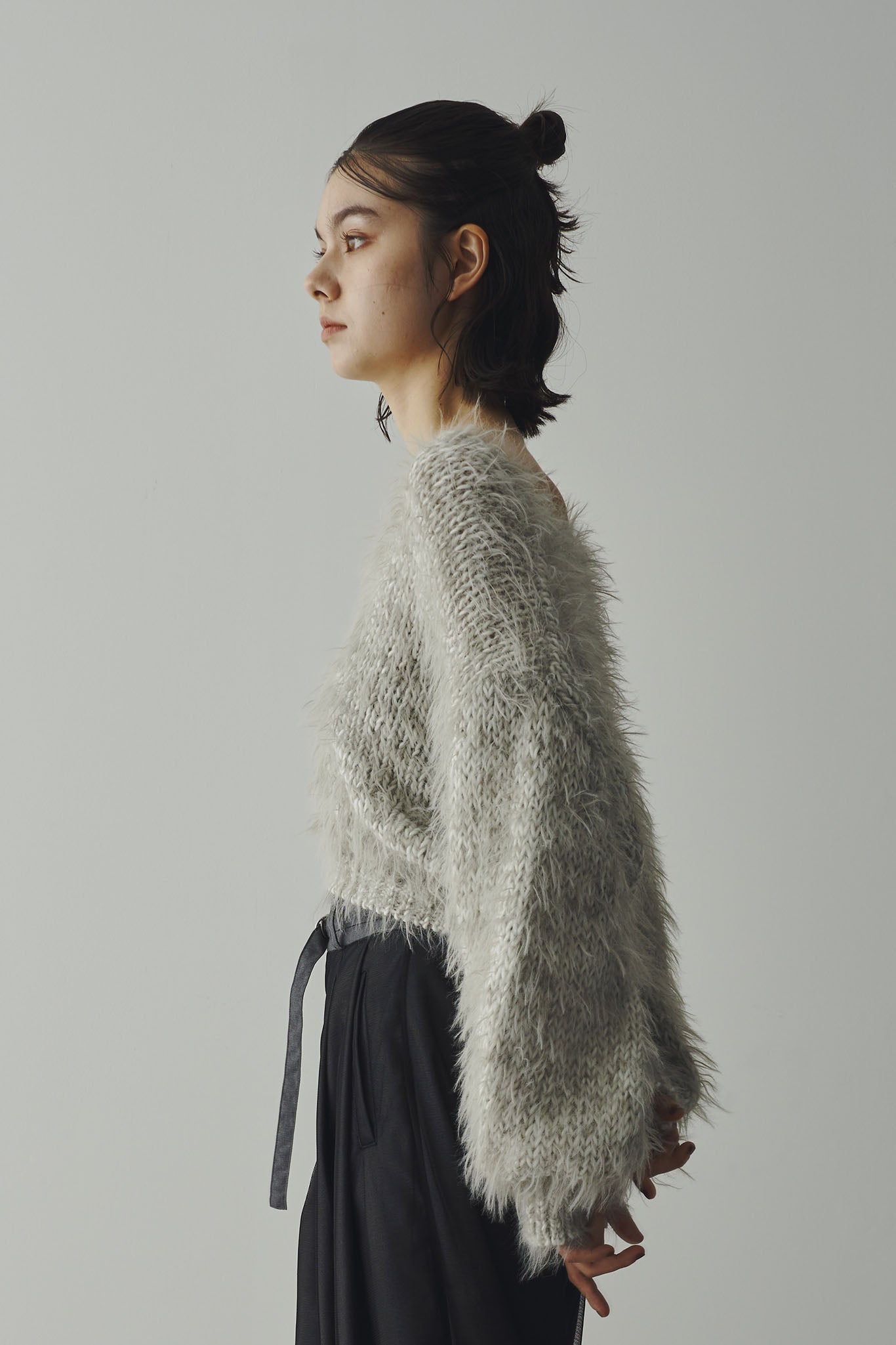 Vネックフェザーヤーンニット