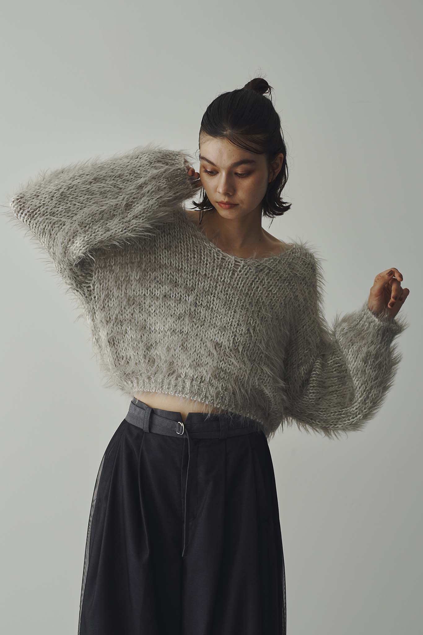 Vネックフェザーヤーンニット