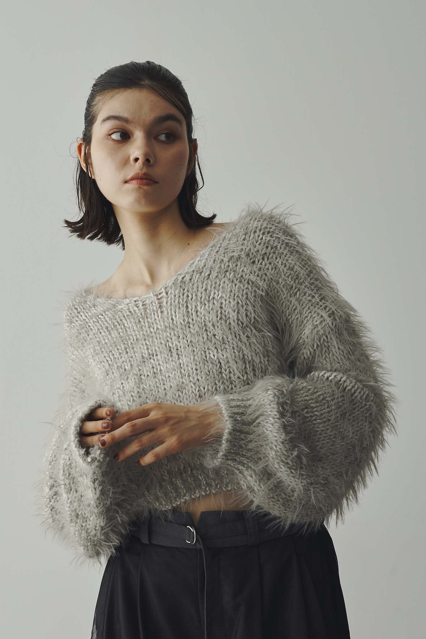 Vネックフェザーヤーンニット