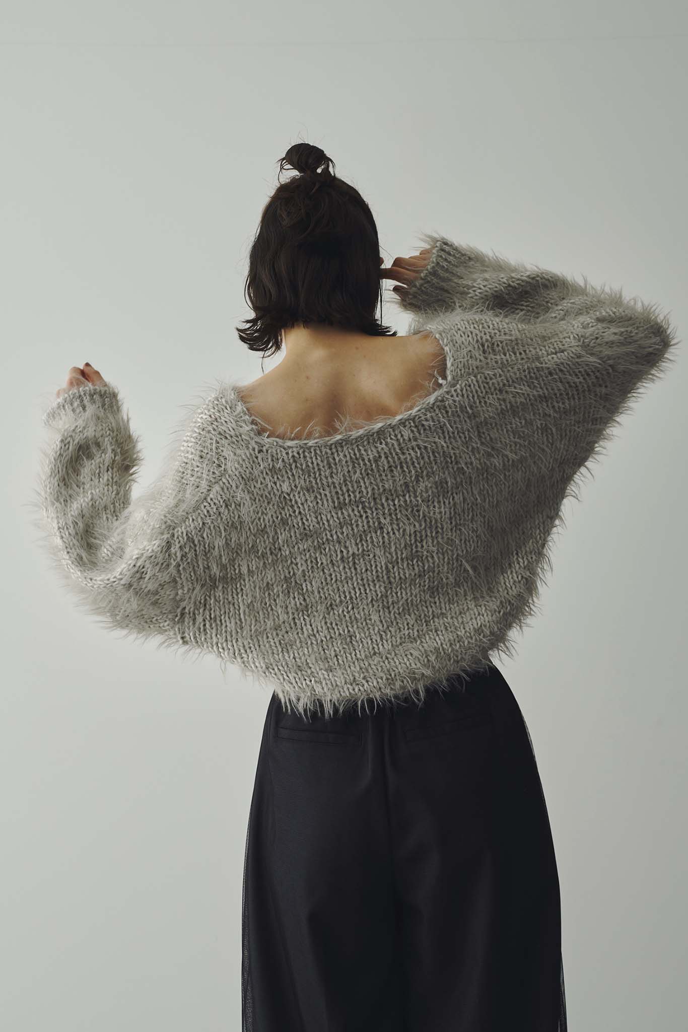 Vネックフェザーヤーンニット