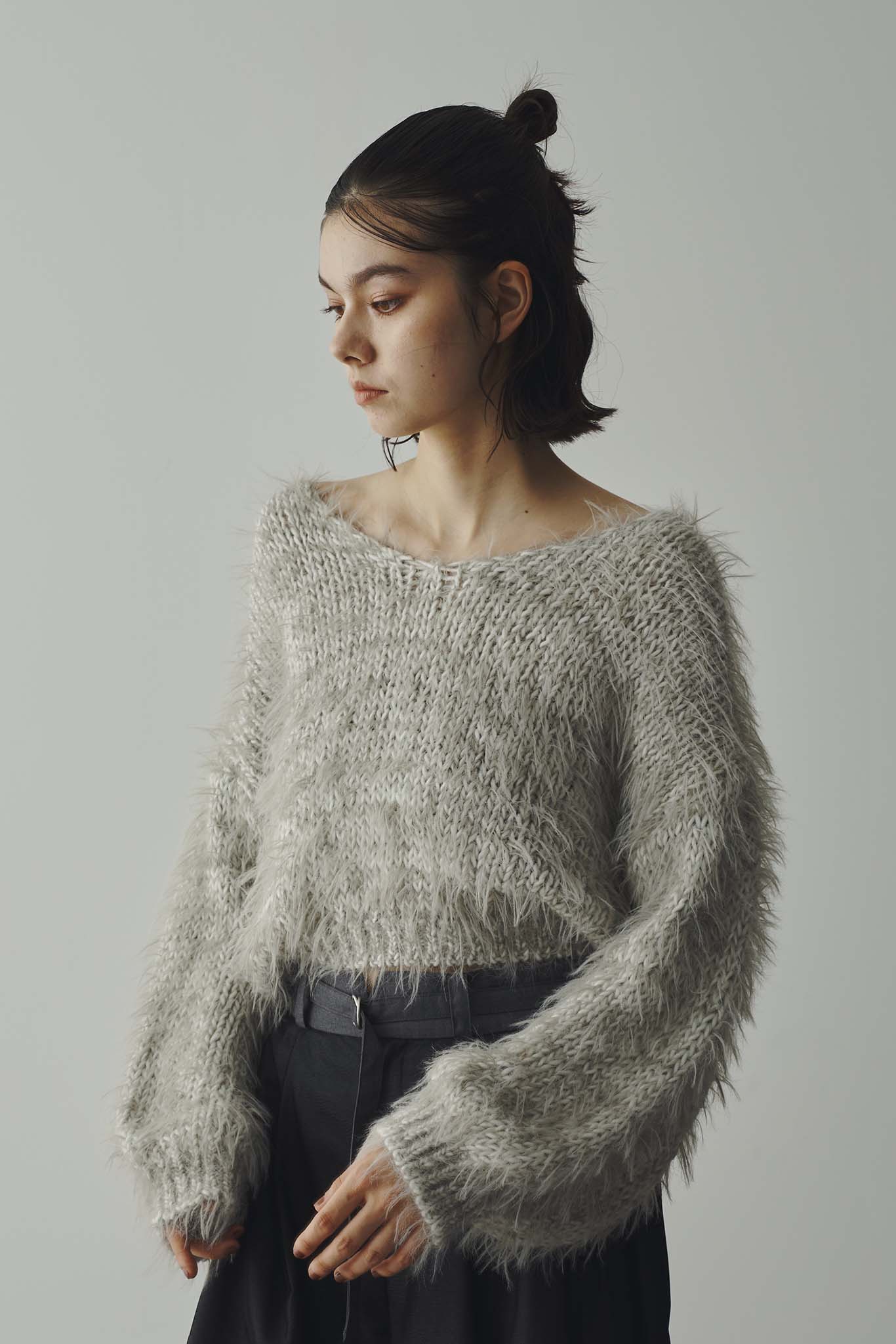 Vネックフェザーヤーンニット