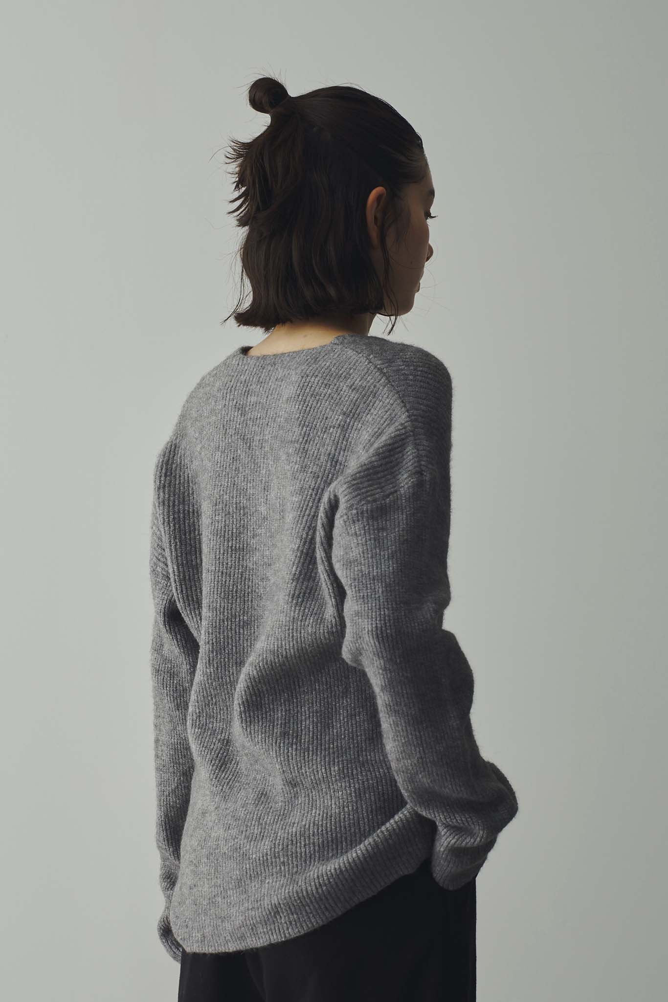 One-sided neck design knit