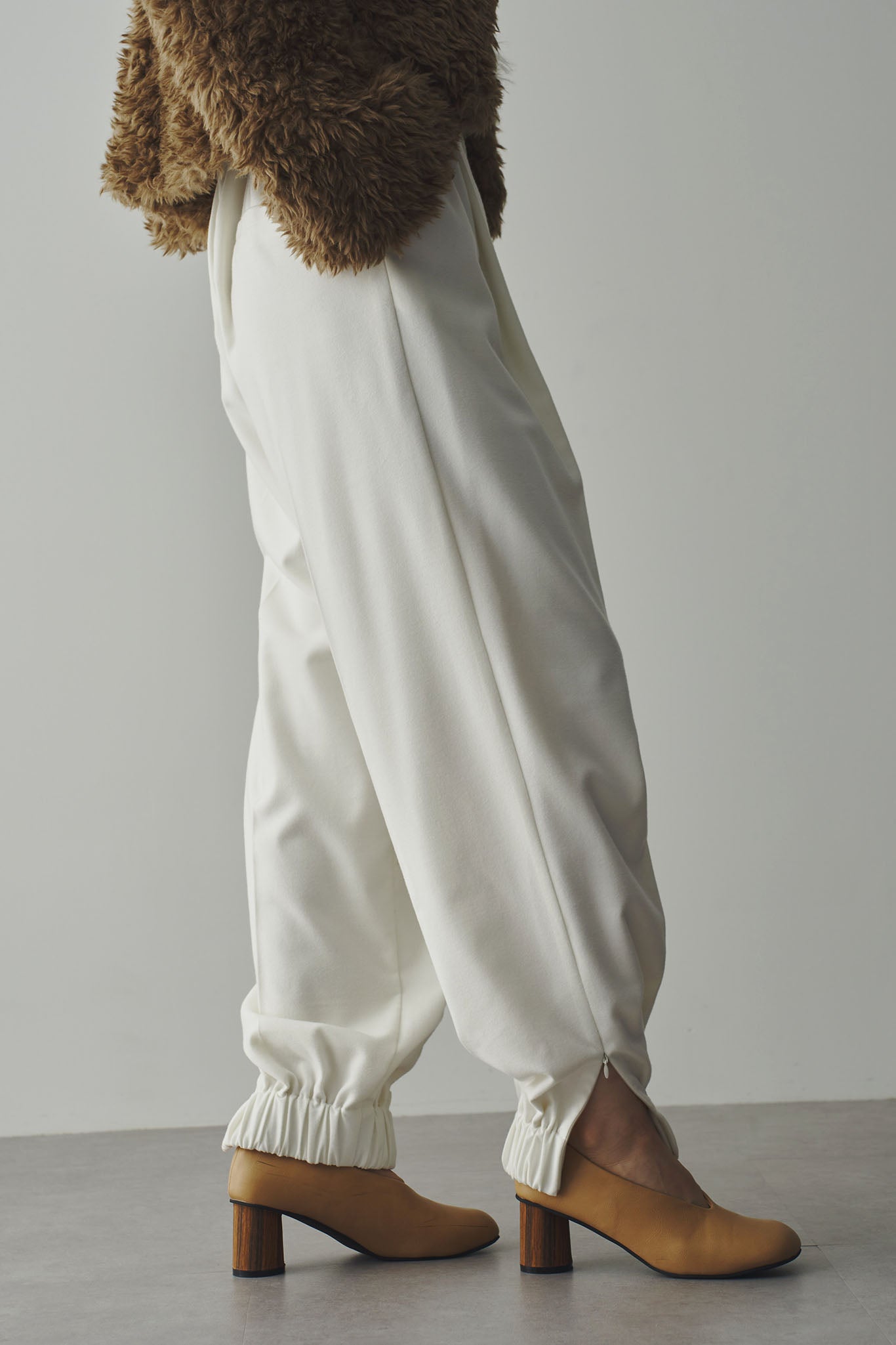 サルエルタックパンツ