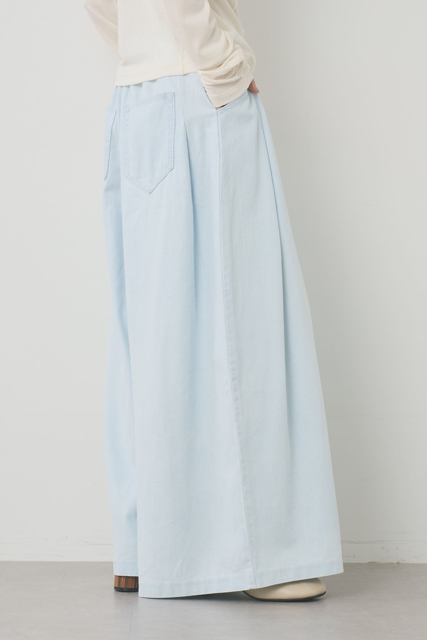 ワイドデニムタックパンツ