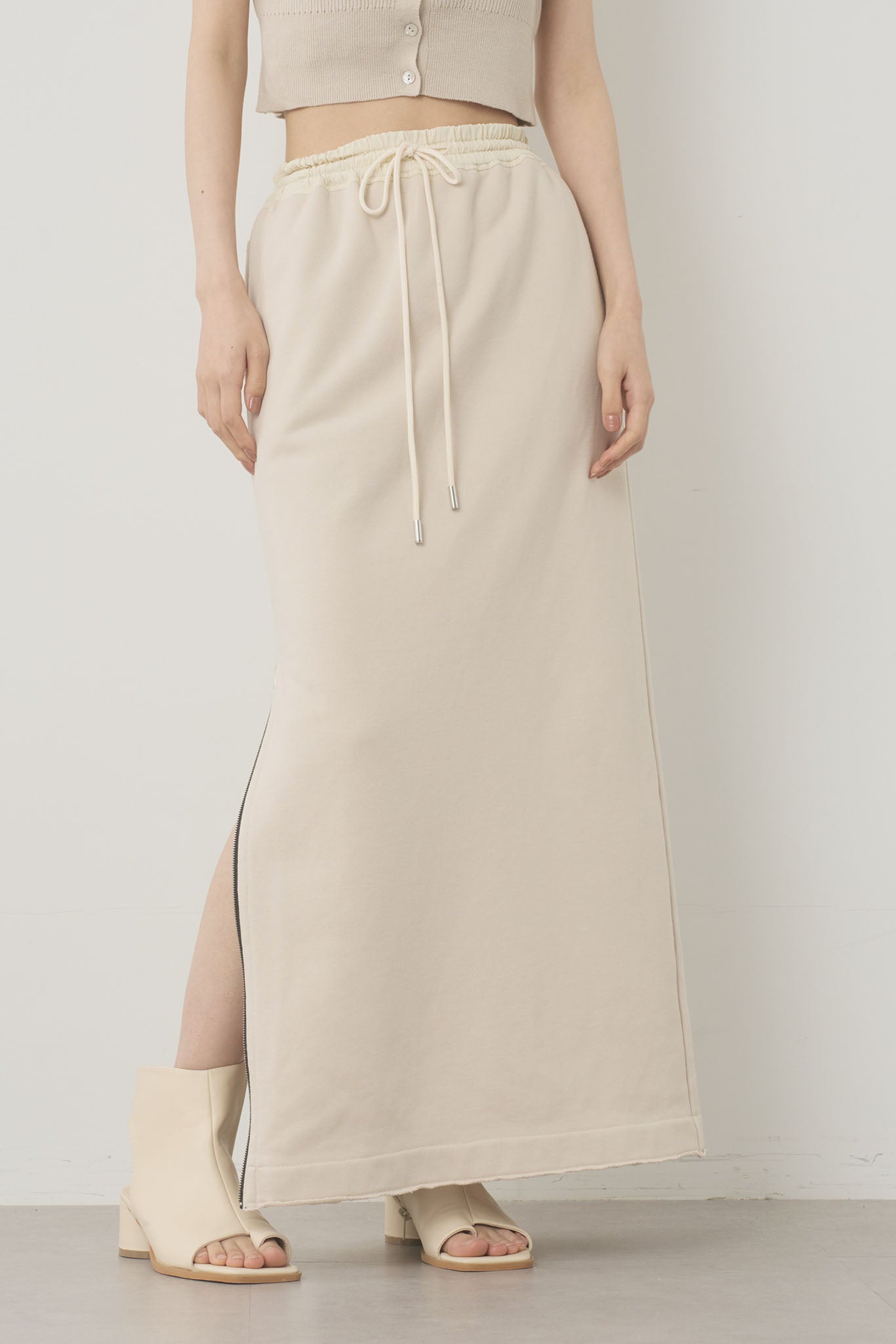 スエットジップスカート