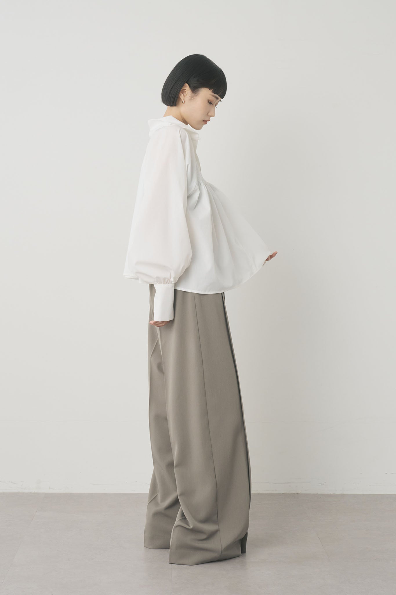 ボータイ付ハイネックブラウス