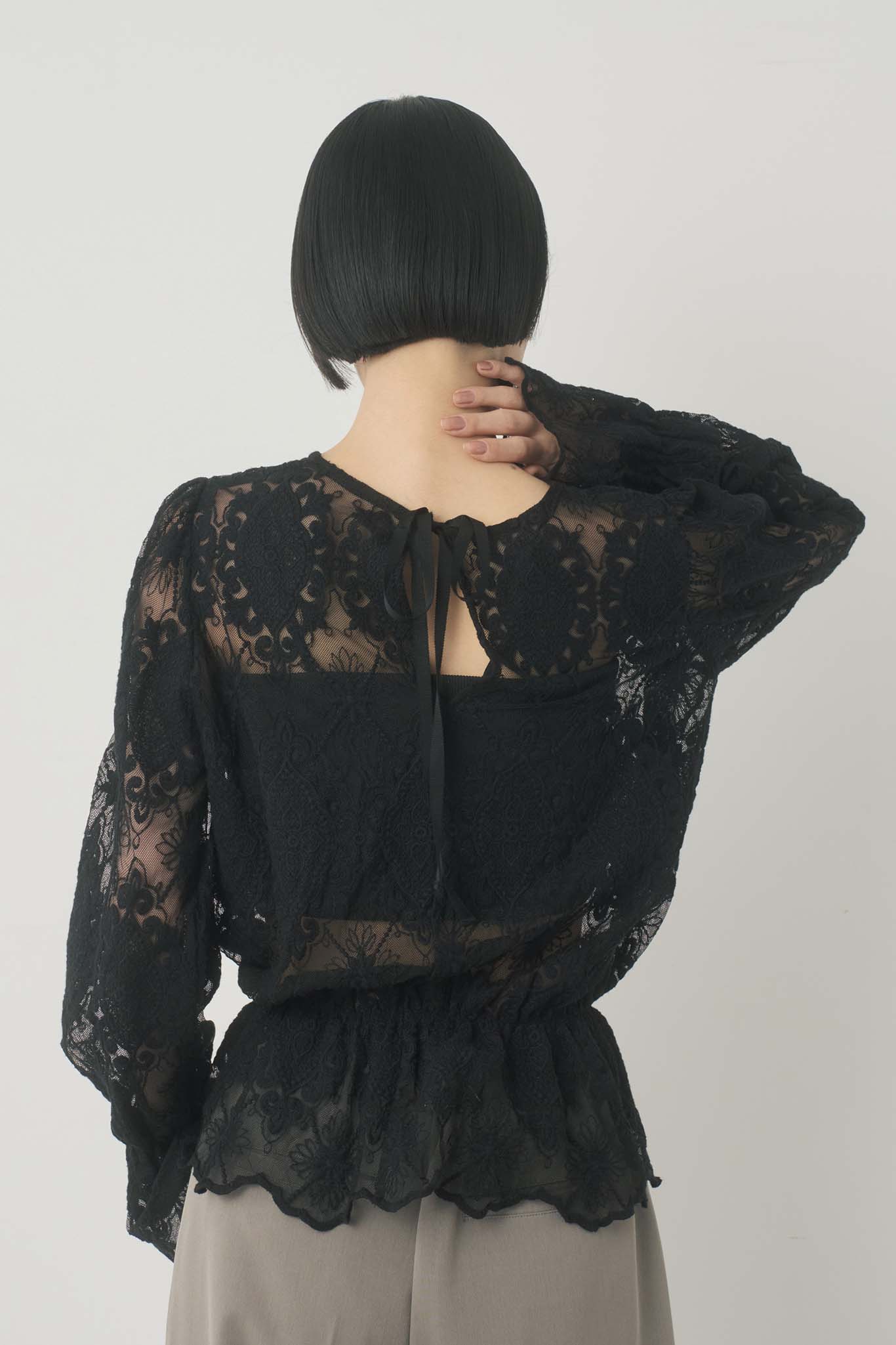 チュール刺繍プルオーバー