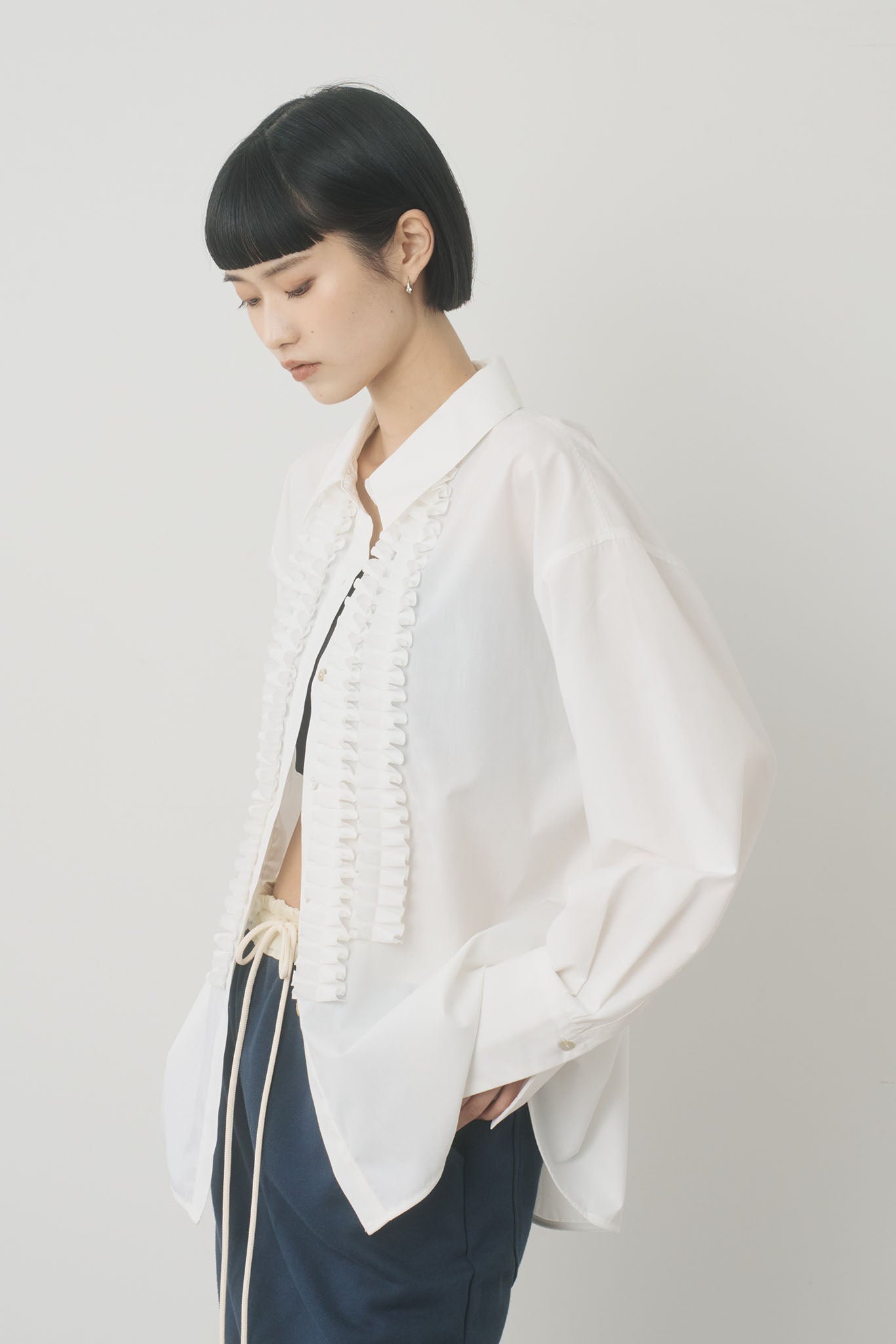 フロントフリルディテールシャツ