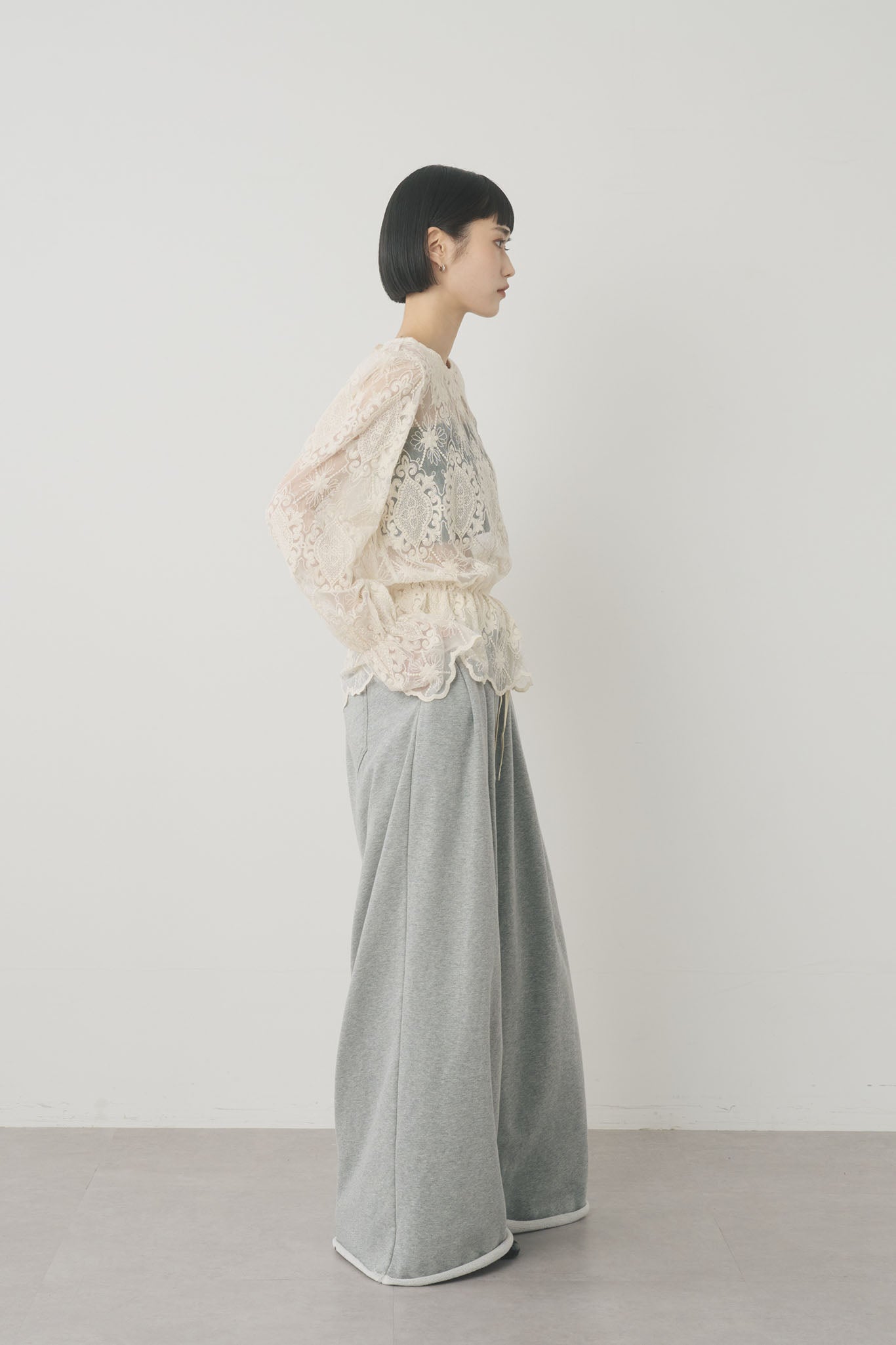 チュール刺繍プルオーバー