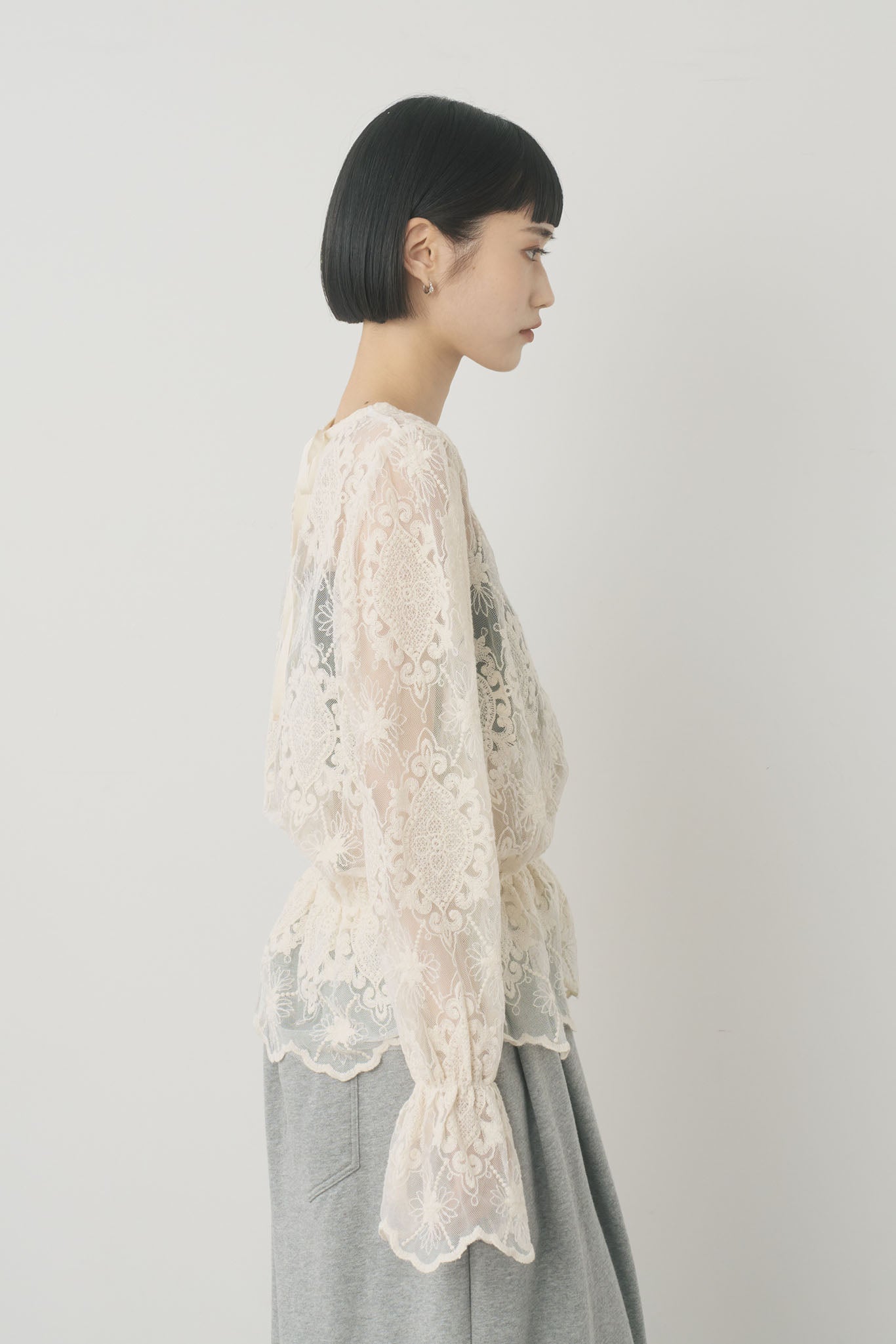 チュール刺繍プルオーバー