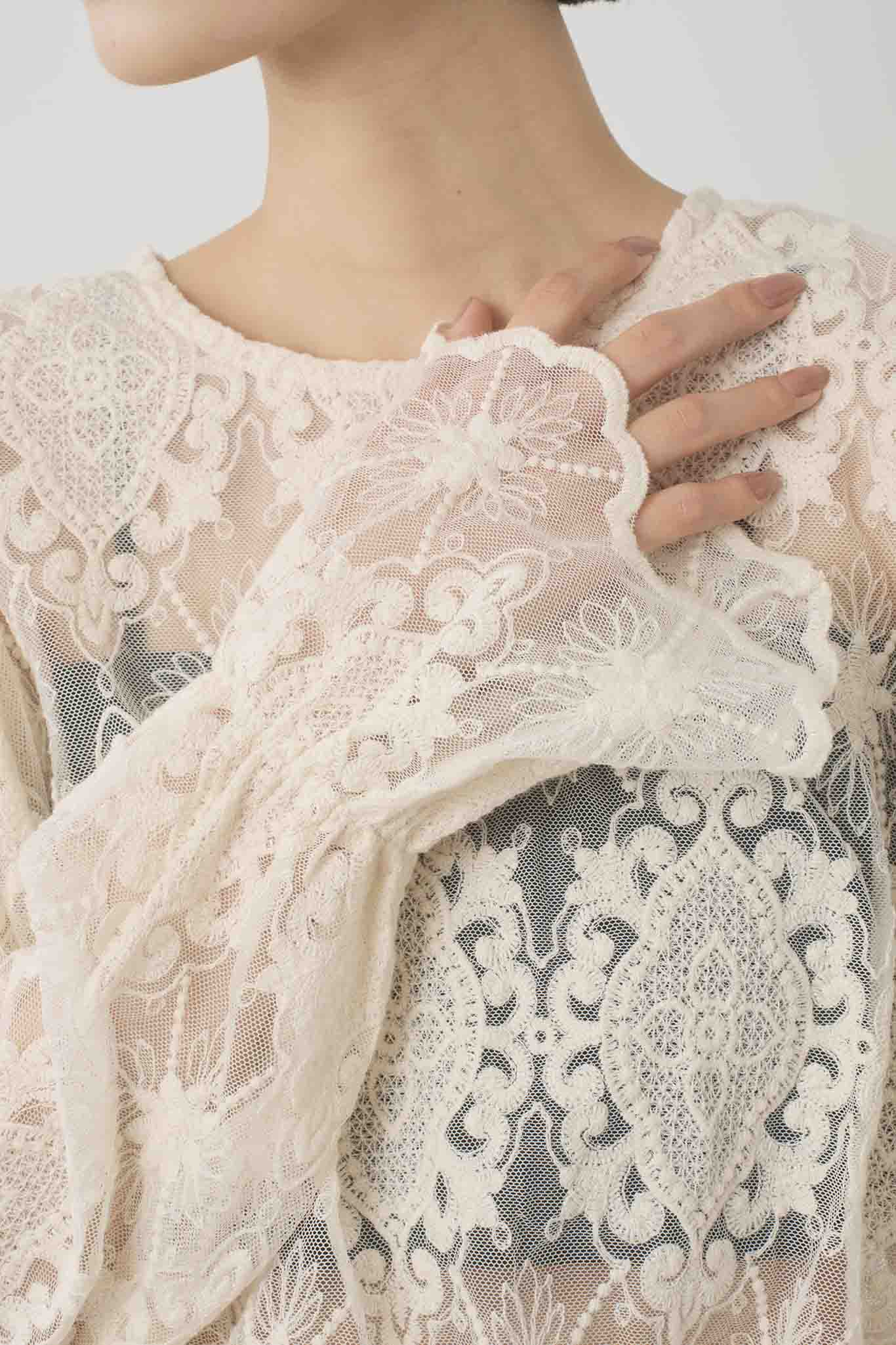 チュール刺繍プルオーバー