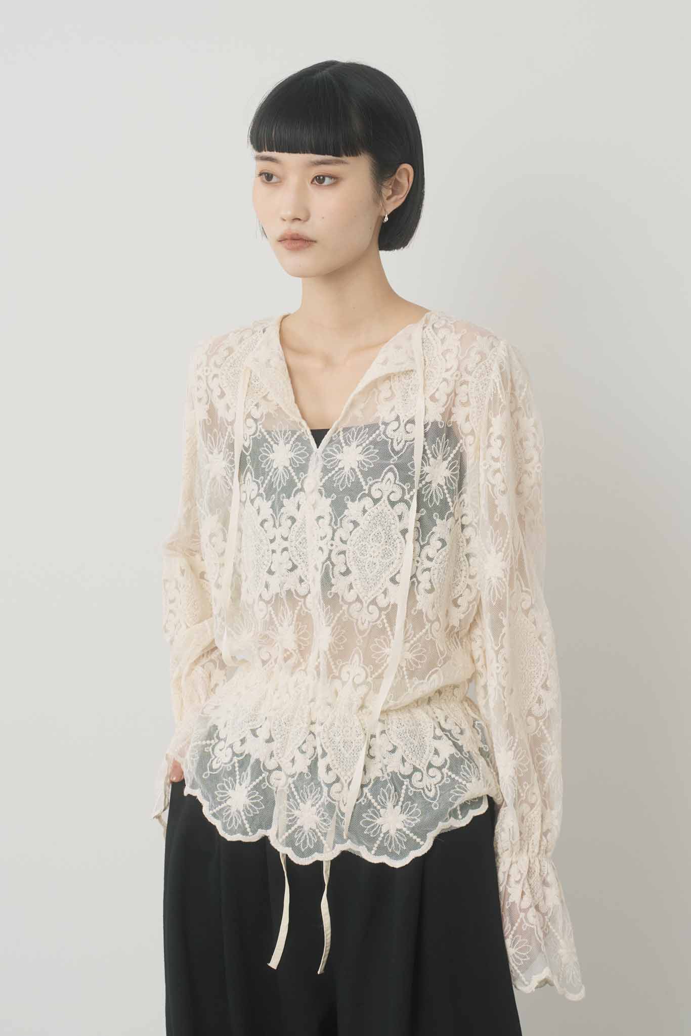 チュール刺繍プルオーバー
