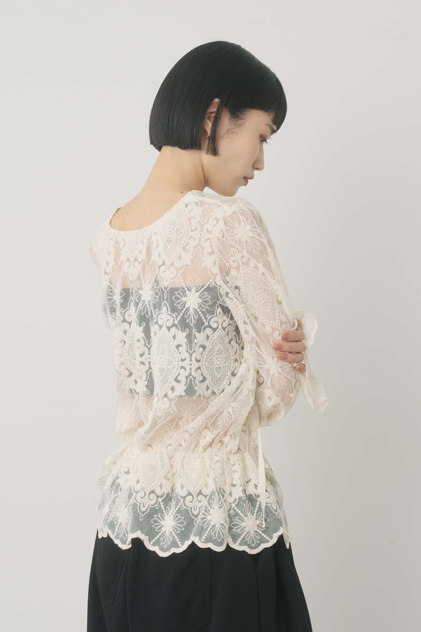 チュール刺繍プルオーバー