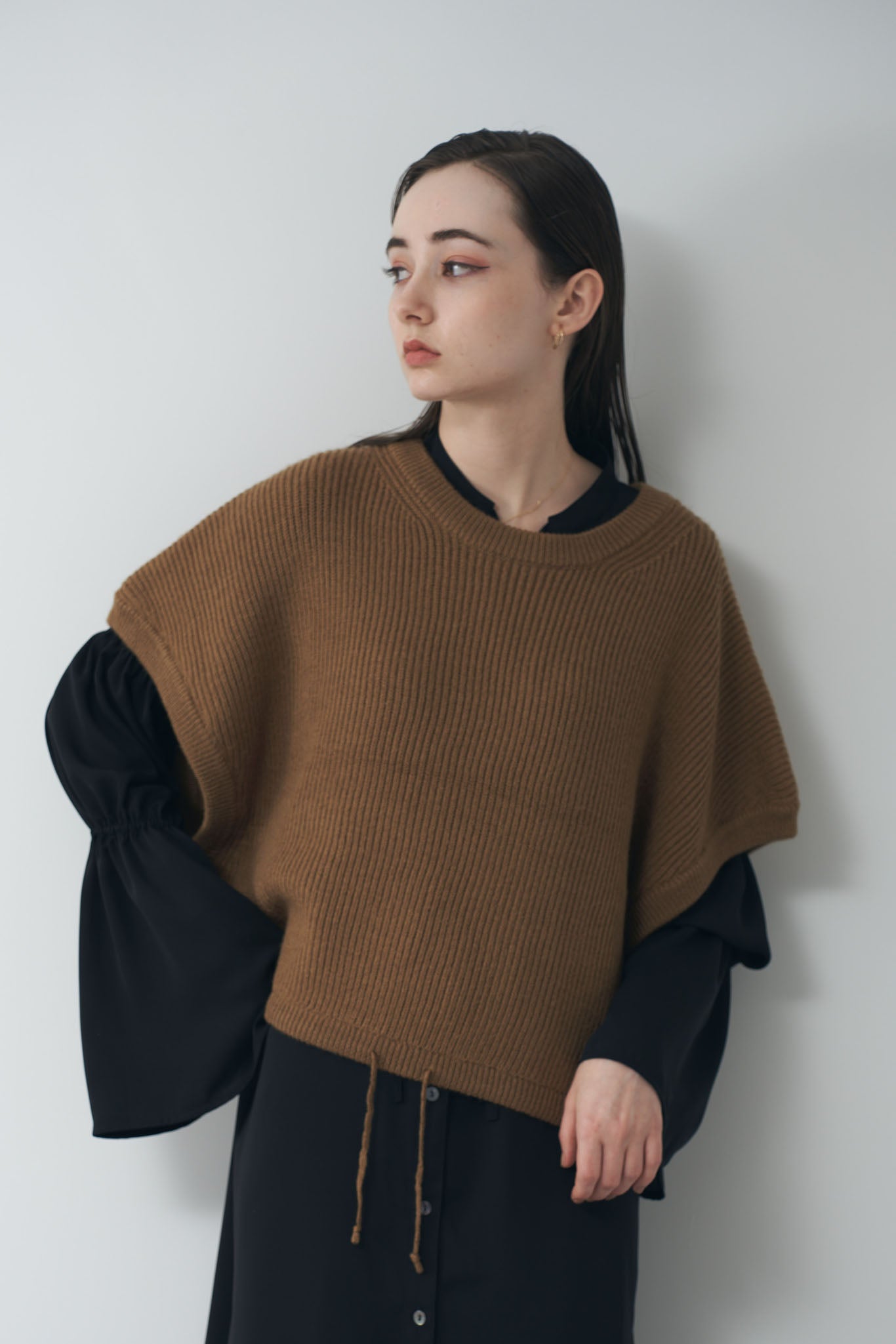Cropped knit gilet