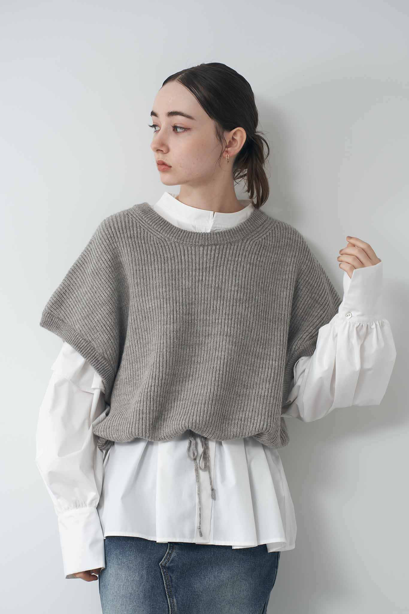 Cropped knit gilet