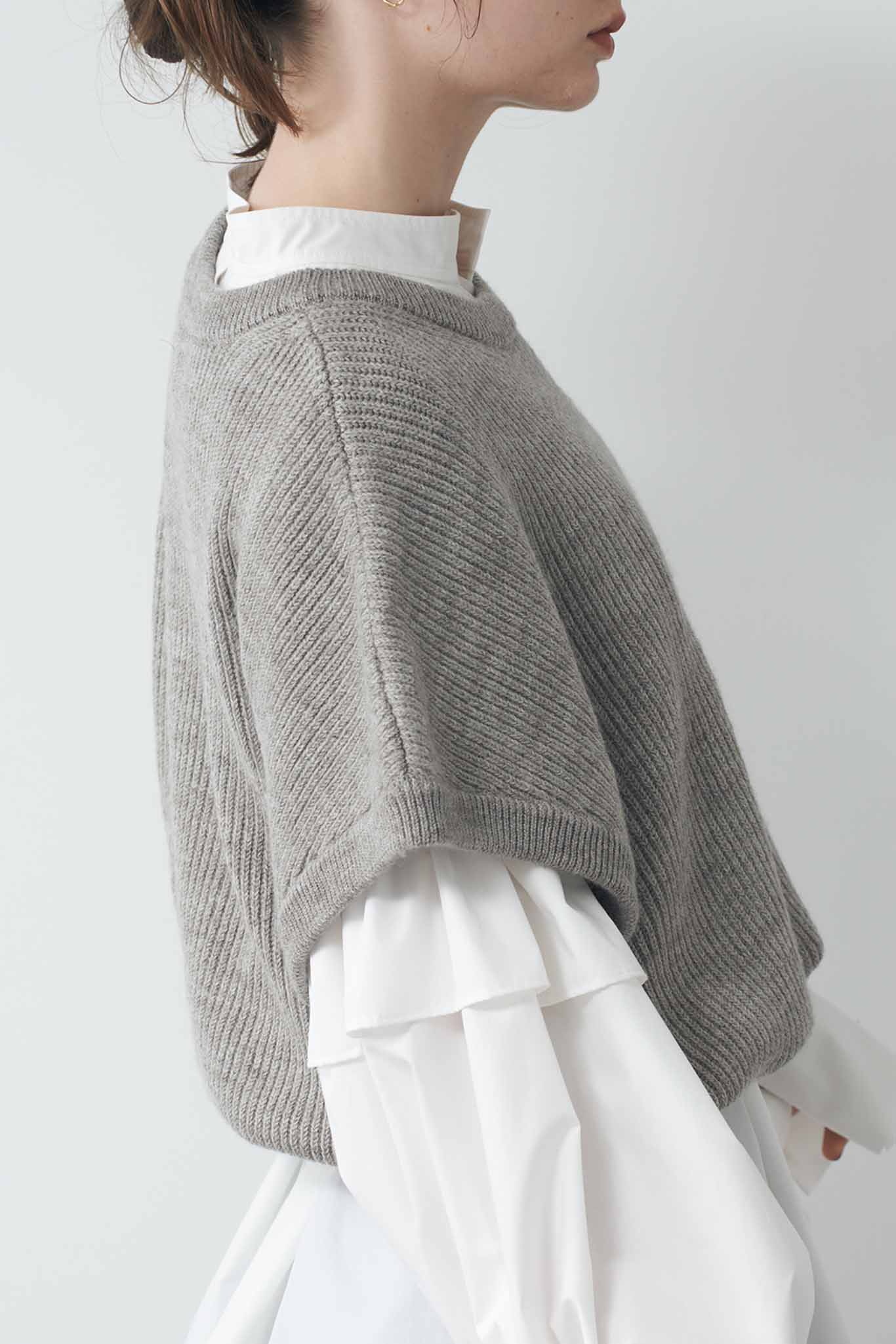Cropped knit gilet