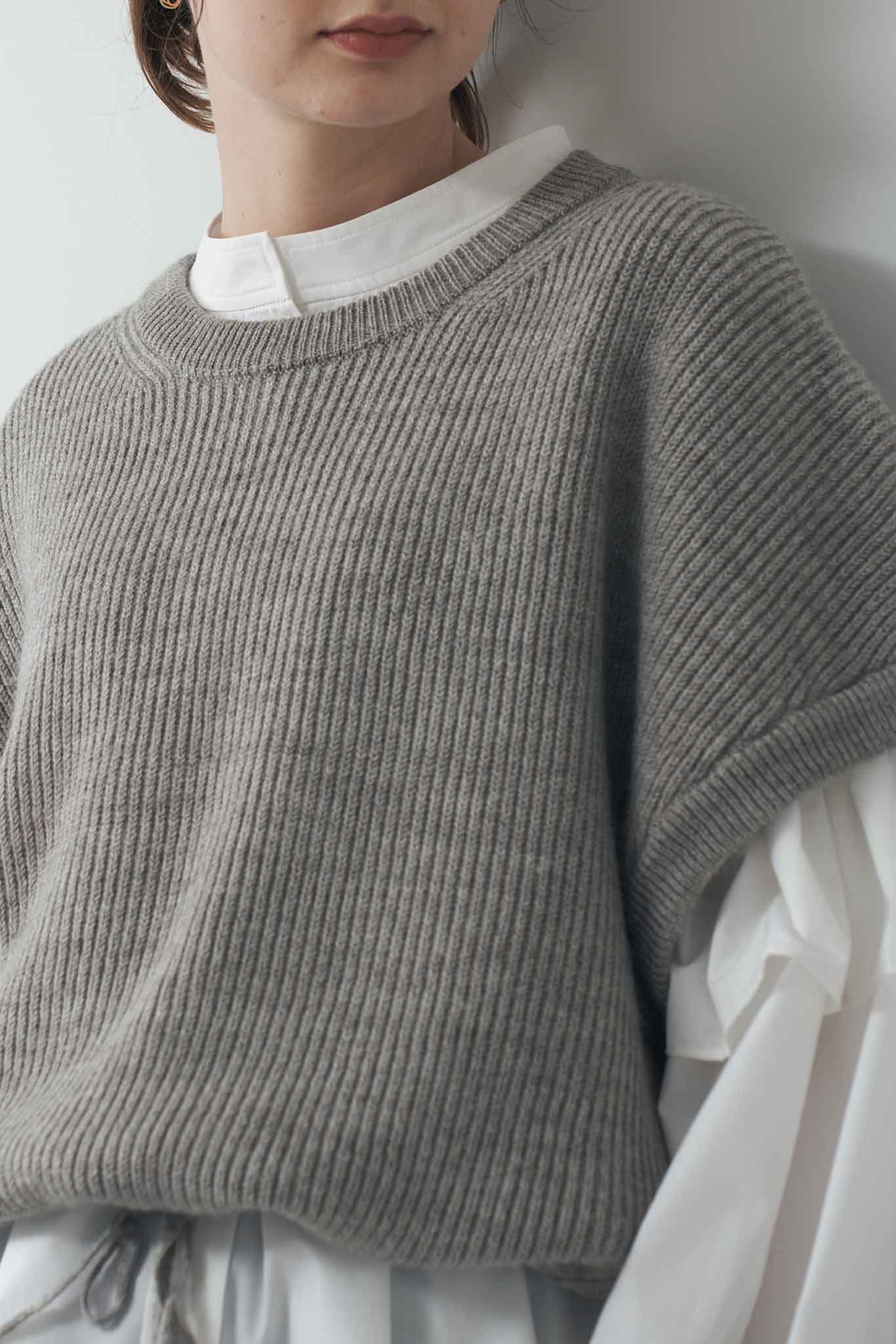 Cropped knit gilet