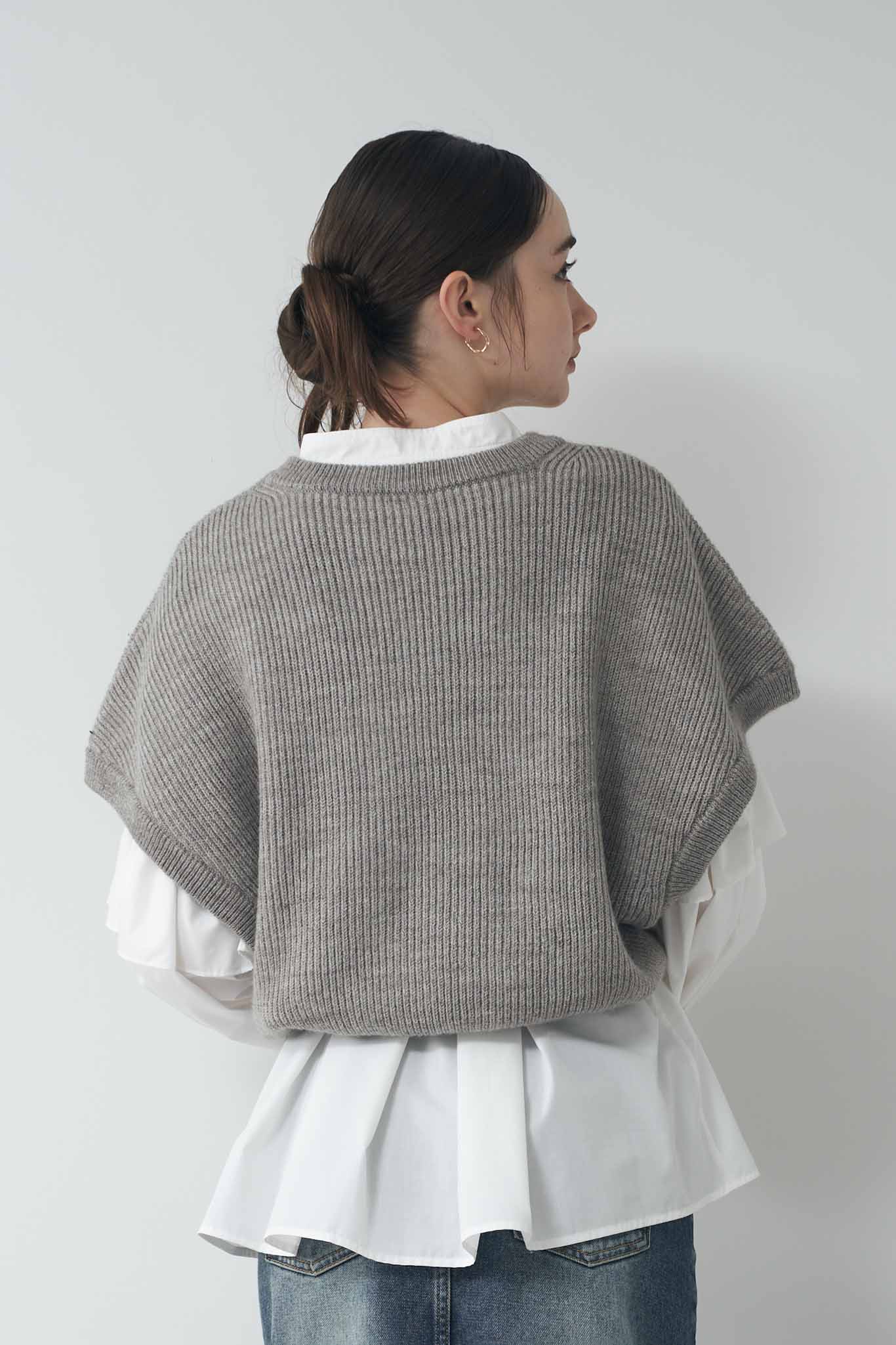 Cropped knit gilet