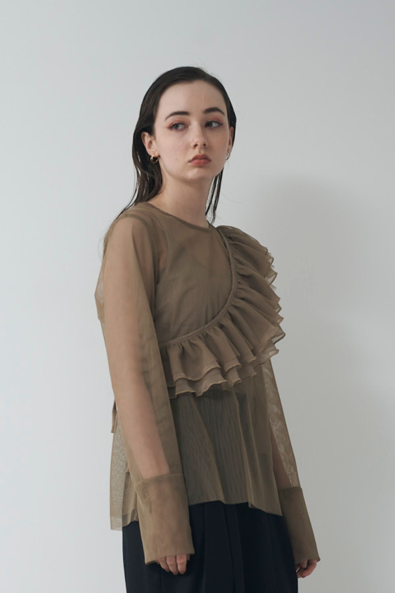 フリル付きチュールシアトップス