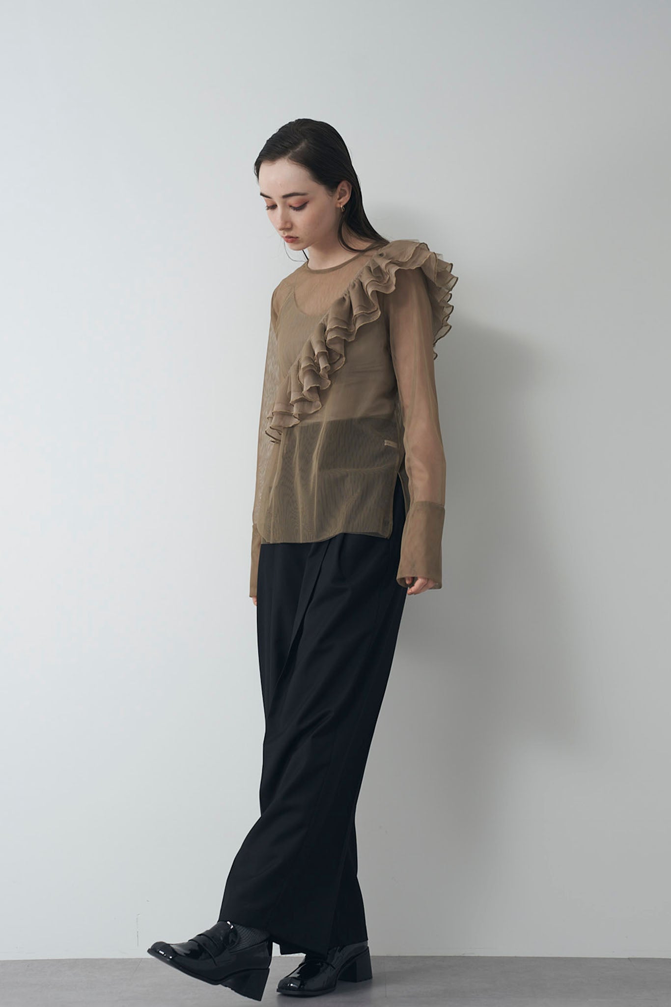 フリル付きチュールシアトップス