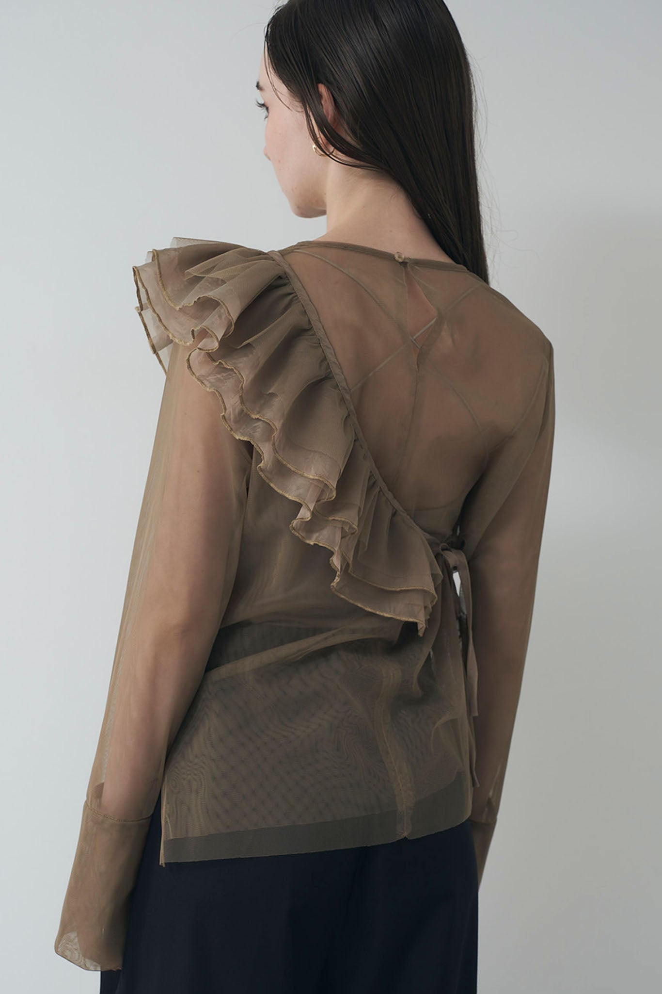 フリル付きチュールシアトップス