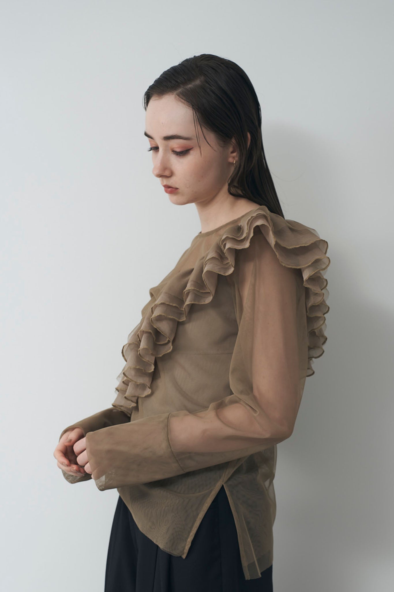 フリル付きチュールシアトップス