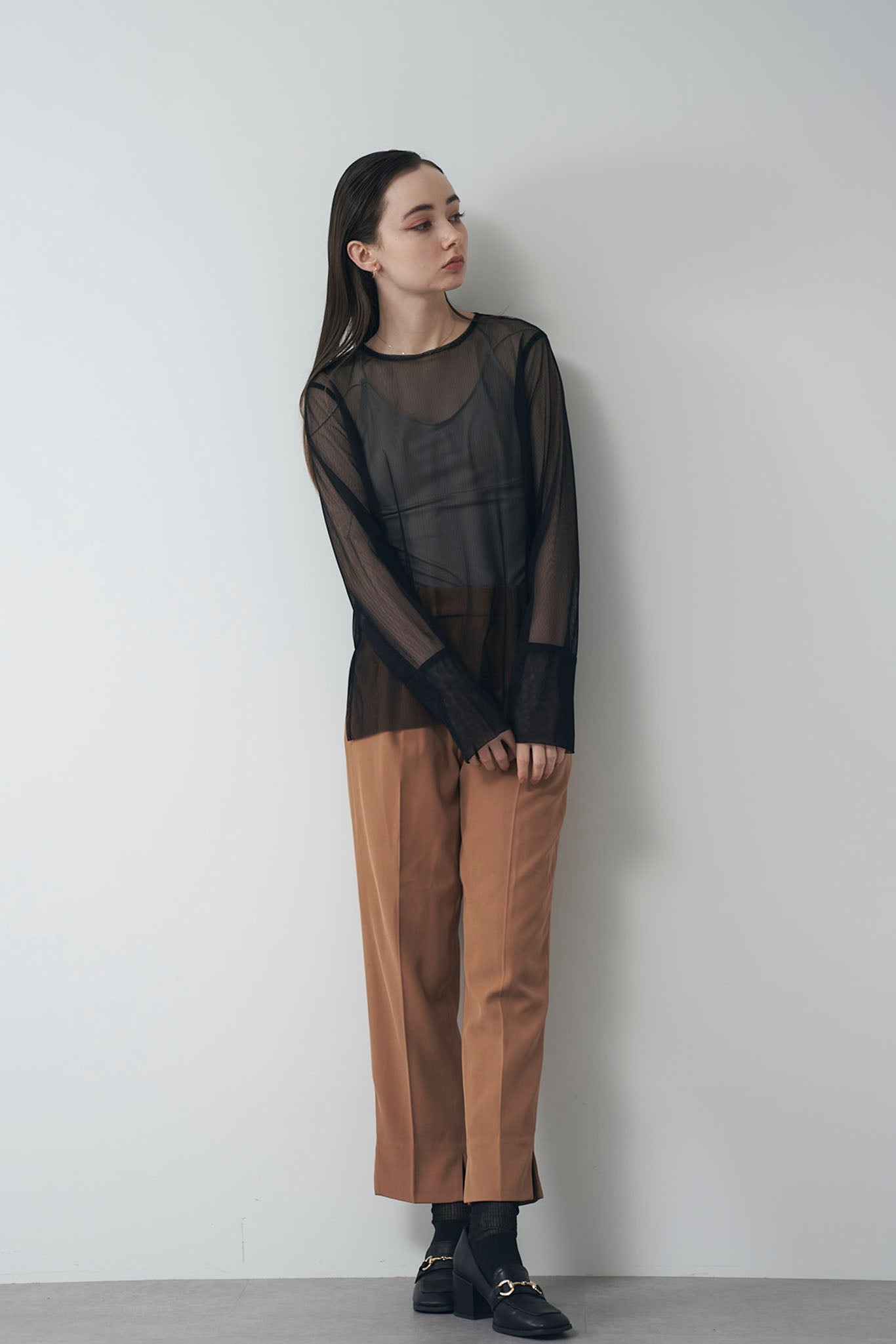 フリル付きチュールシアトップス